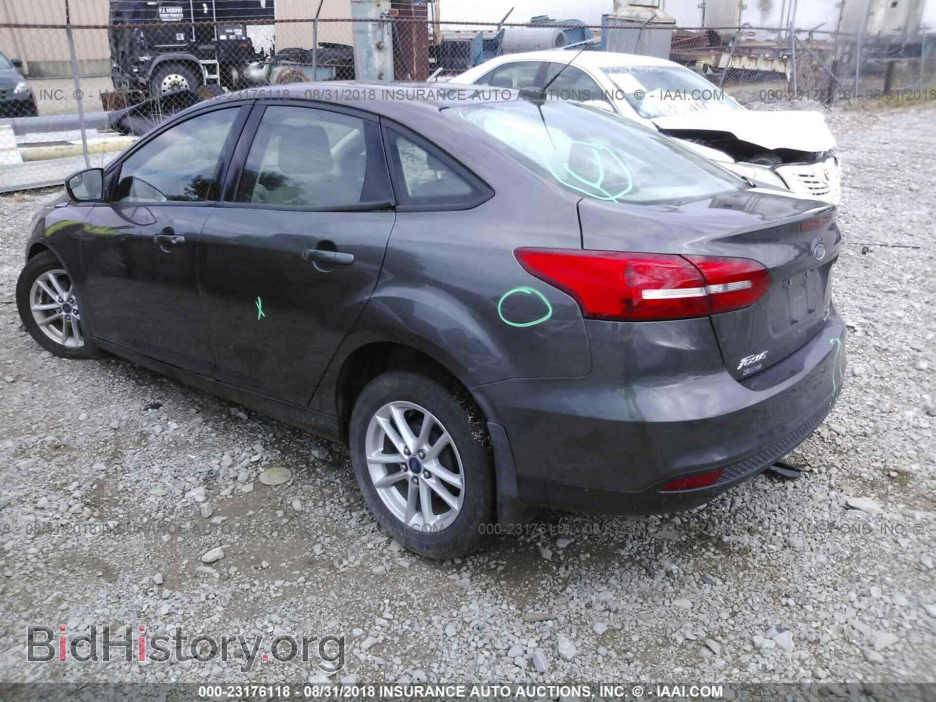 2015 Ford Focus - VIN: 1FADP3F23FL289704 - Photo 3
