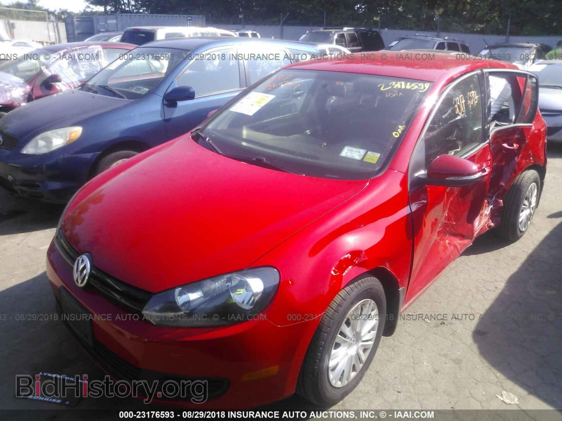 2014 Volkswagen Golf - VIN: WVWDB7AJ2EW008228 - Фото 2