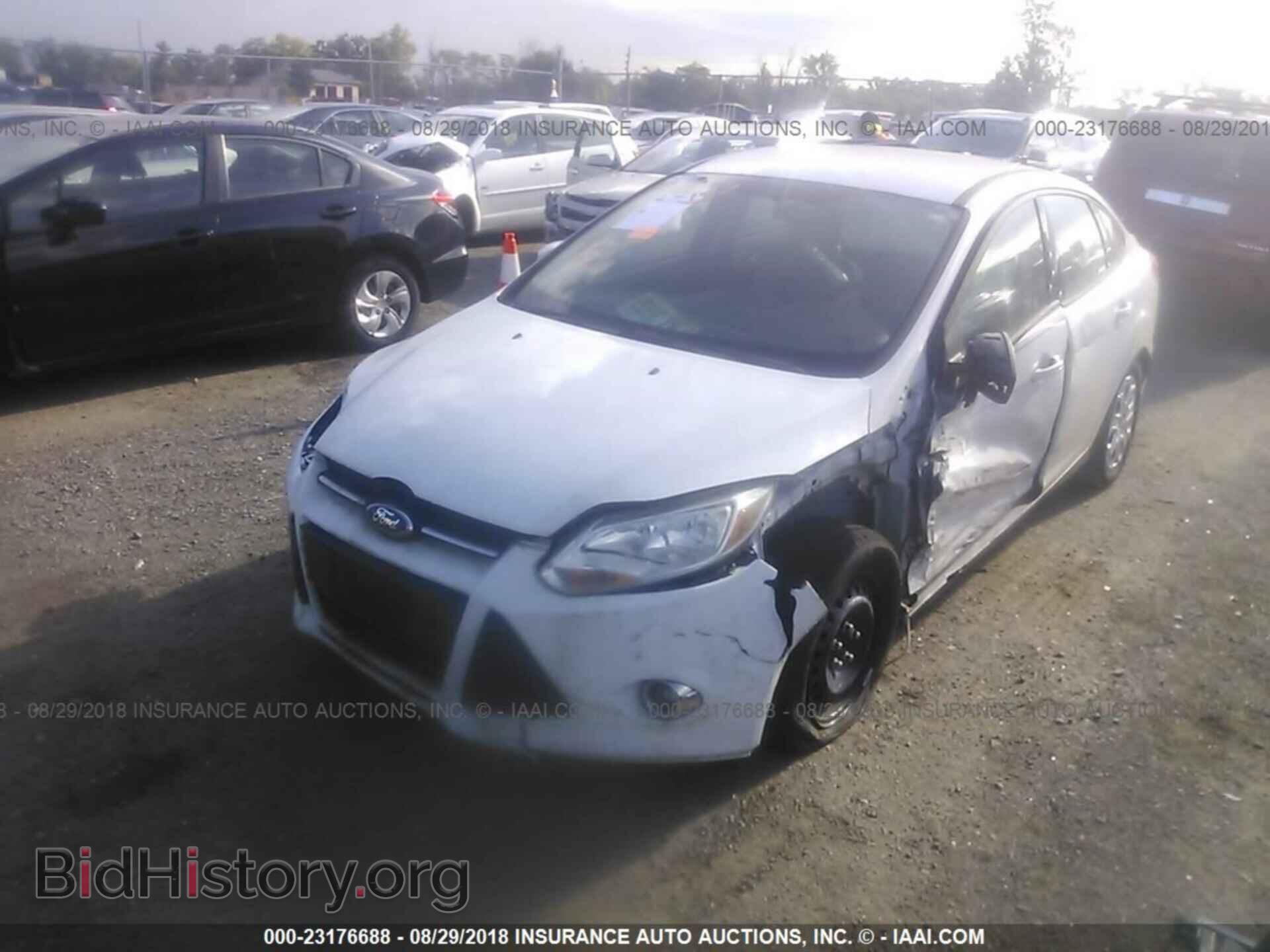 2012 Ford Focus - VIN: 1FAHP3F27CL256010 - Photo 2