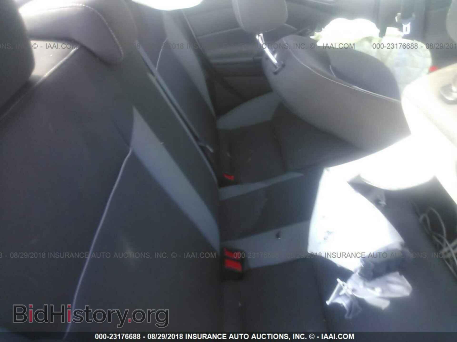 2012 Ford Focus - VIN: 1FAHP3F27CL256010 - Photo 8