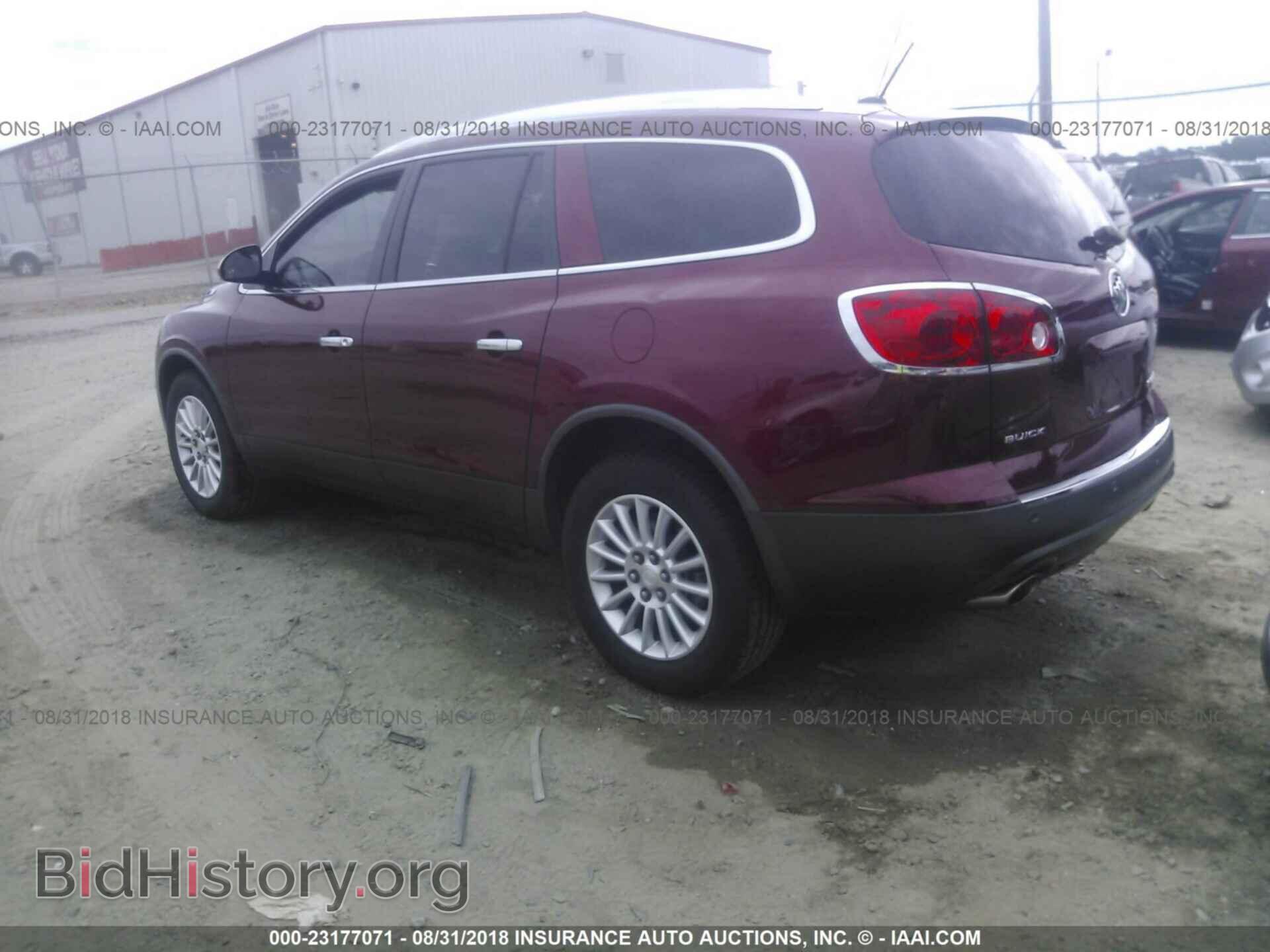 2011 Buick Enclave - VIN: 5GAKVBED2BJ271304 - Photo 3