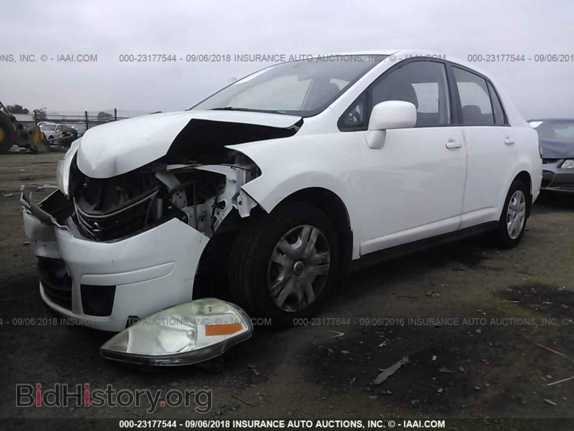 2011 Nissan Versa - VIN: 3N1BC1AP6BL450682 - Фото 2