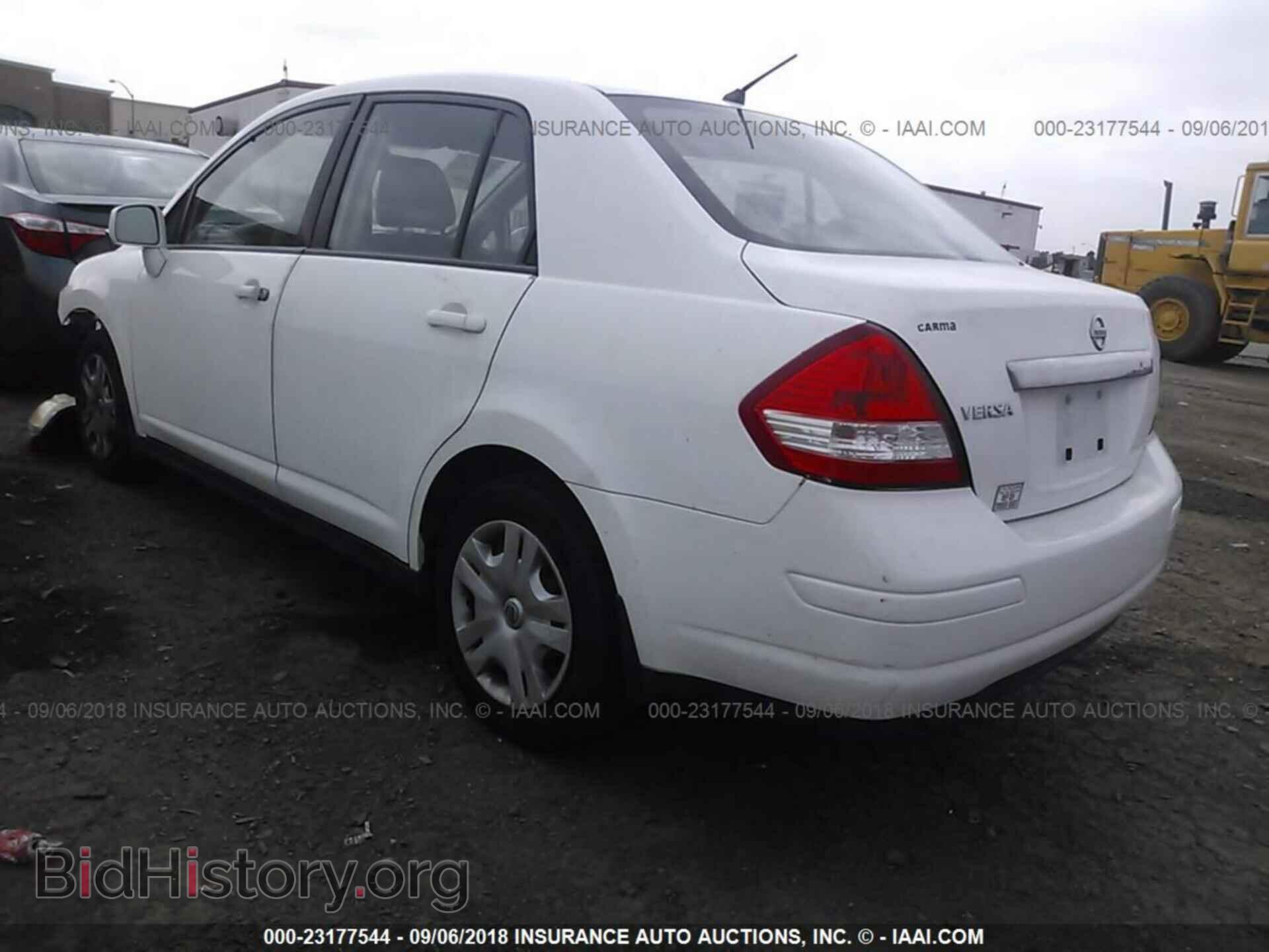 2011 Nissan Versa - VIN: 3N1BC1AP6BL450682 - Фото 3