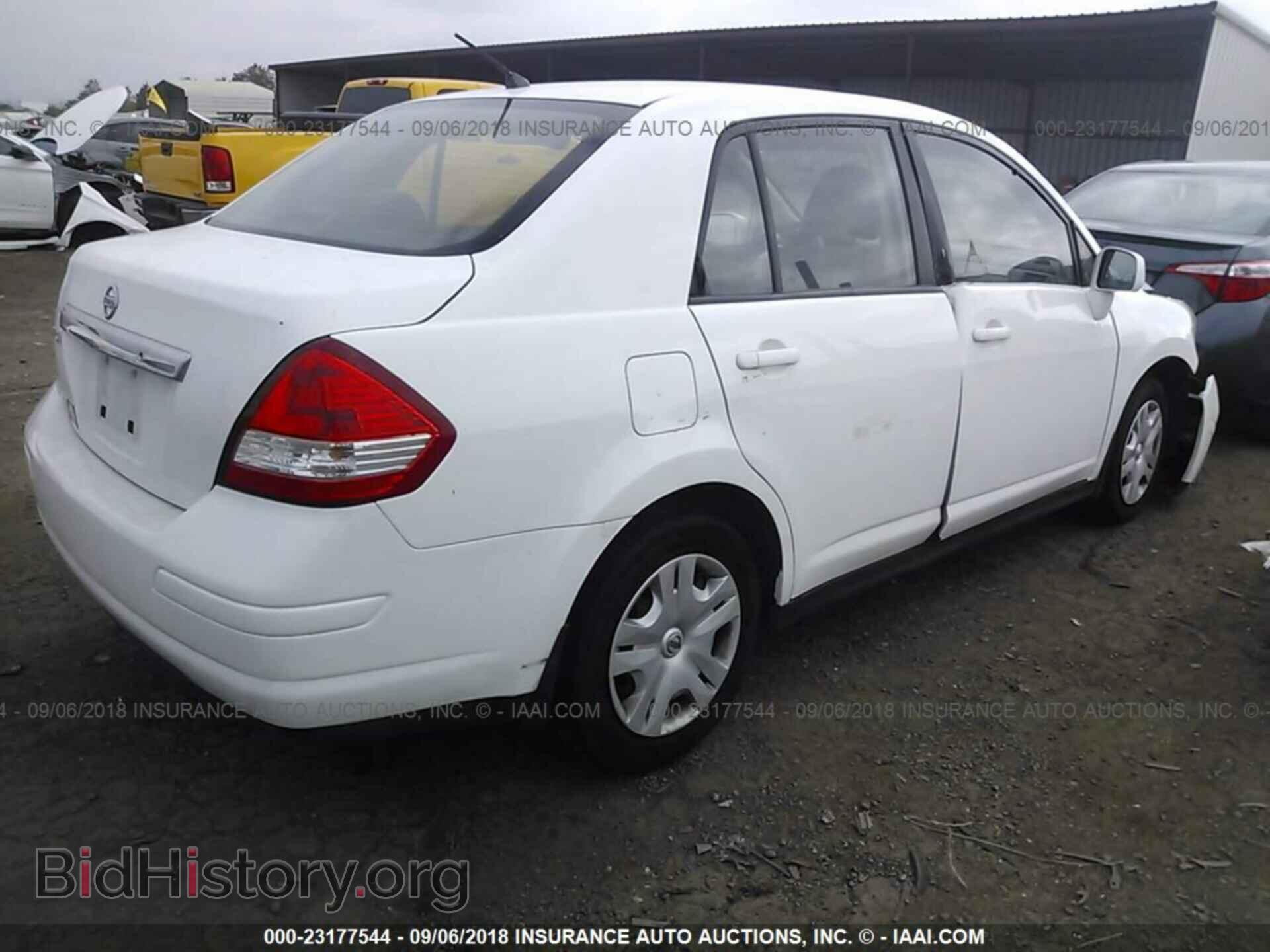 2011 Nissan Versa - VIN: 3N1BC1AP6BL450682 - Фото 4