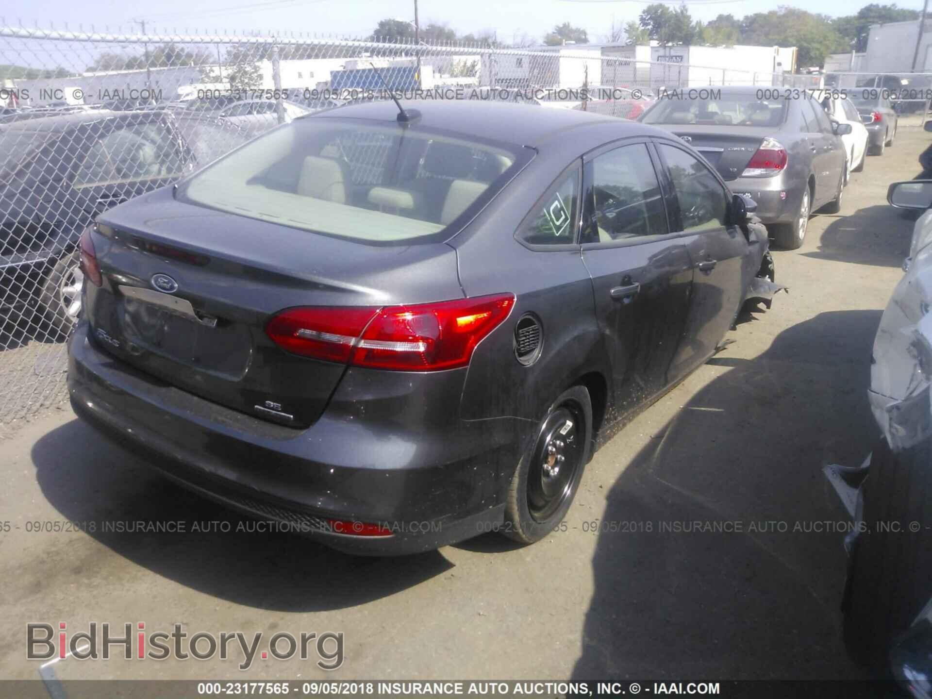 2016 Ford Focus - VIN: 1FADP3F29GL357148 - Photo 4