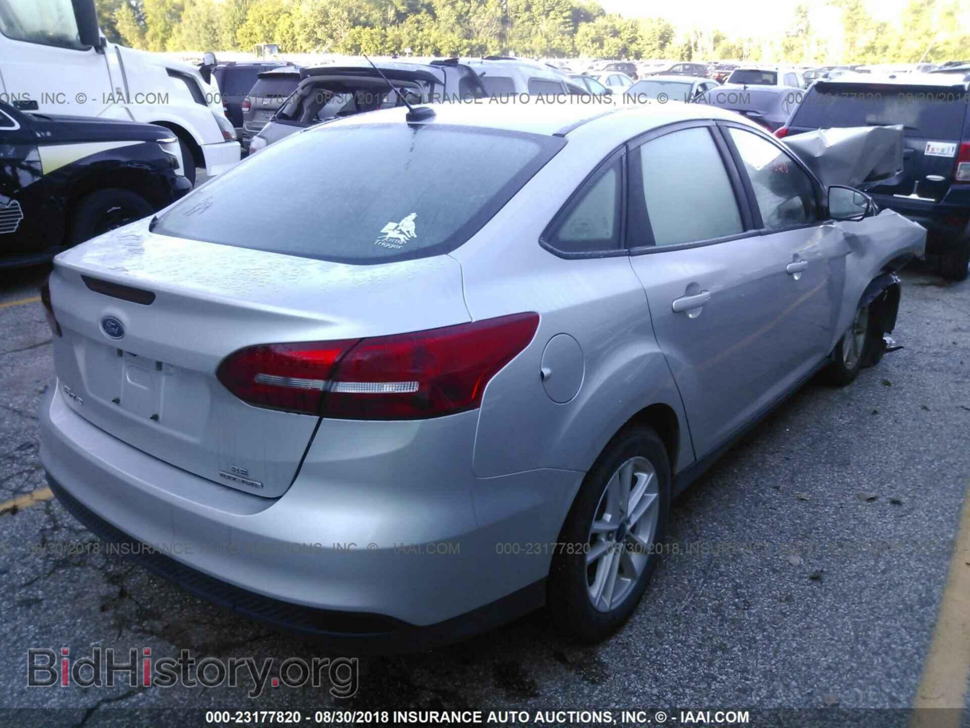 2016 Ford Focus - VIN: 1FADP3F28GL284581 - Photo 4