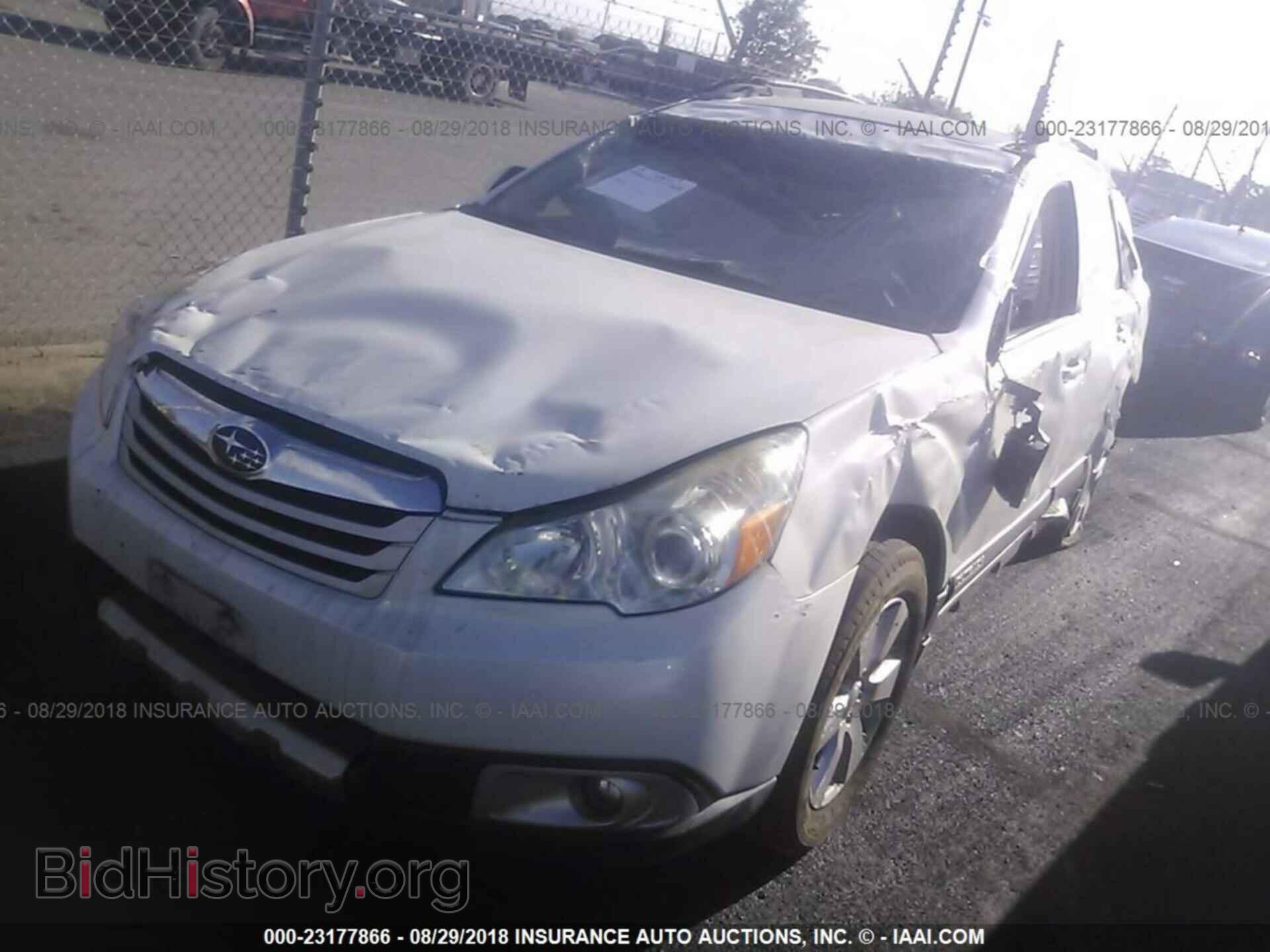 2011 Subaru Outback - VIN: 4S4BRBKC2B3325814 - Фото 2