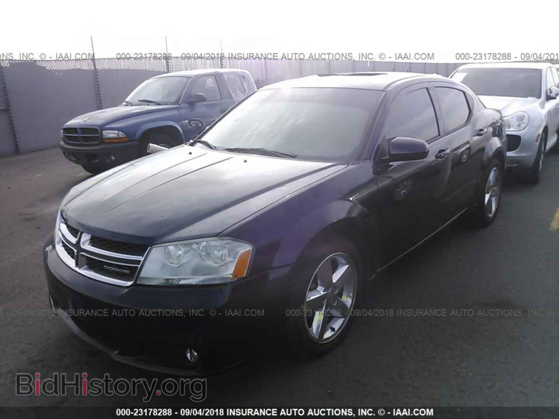 2011 Dodge Avenger - VIN: 1B3BD2FG2BN507003 - Photo 2