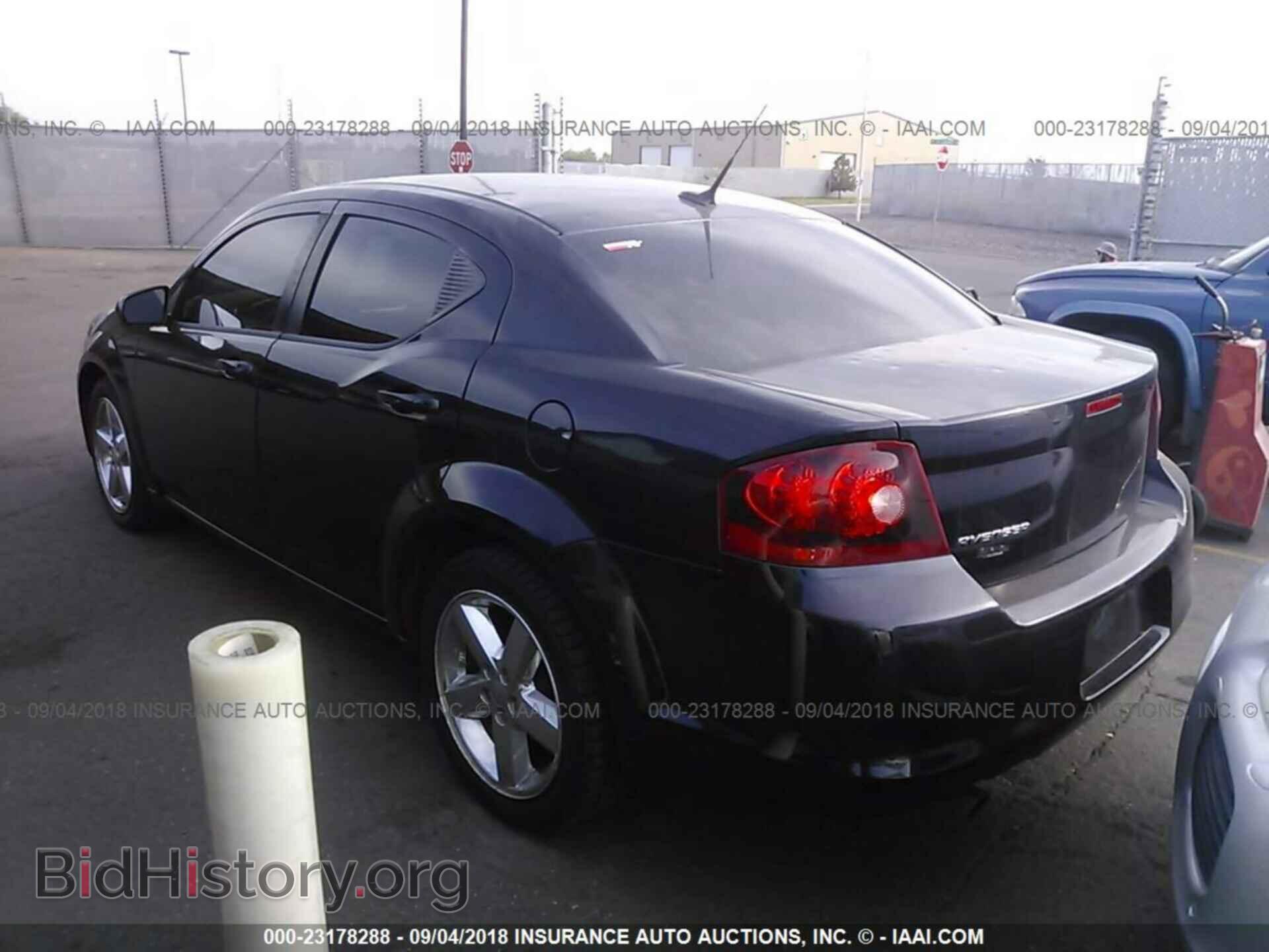 2011 Dodge Avenger - VIN: 1B3BD2FG2BN507003 - Photo 3