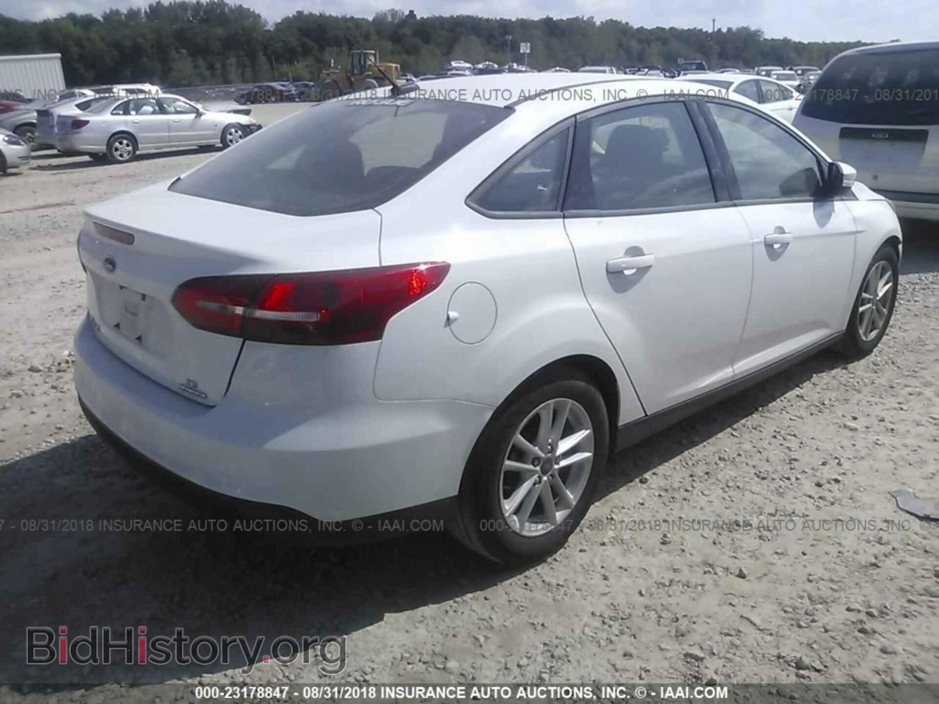 2016 Ford Focus - VIN: 1FADP3F20GL394461 - Photo 4