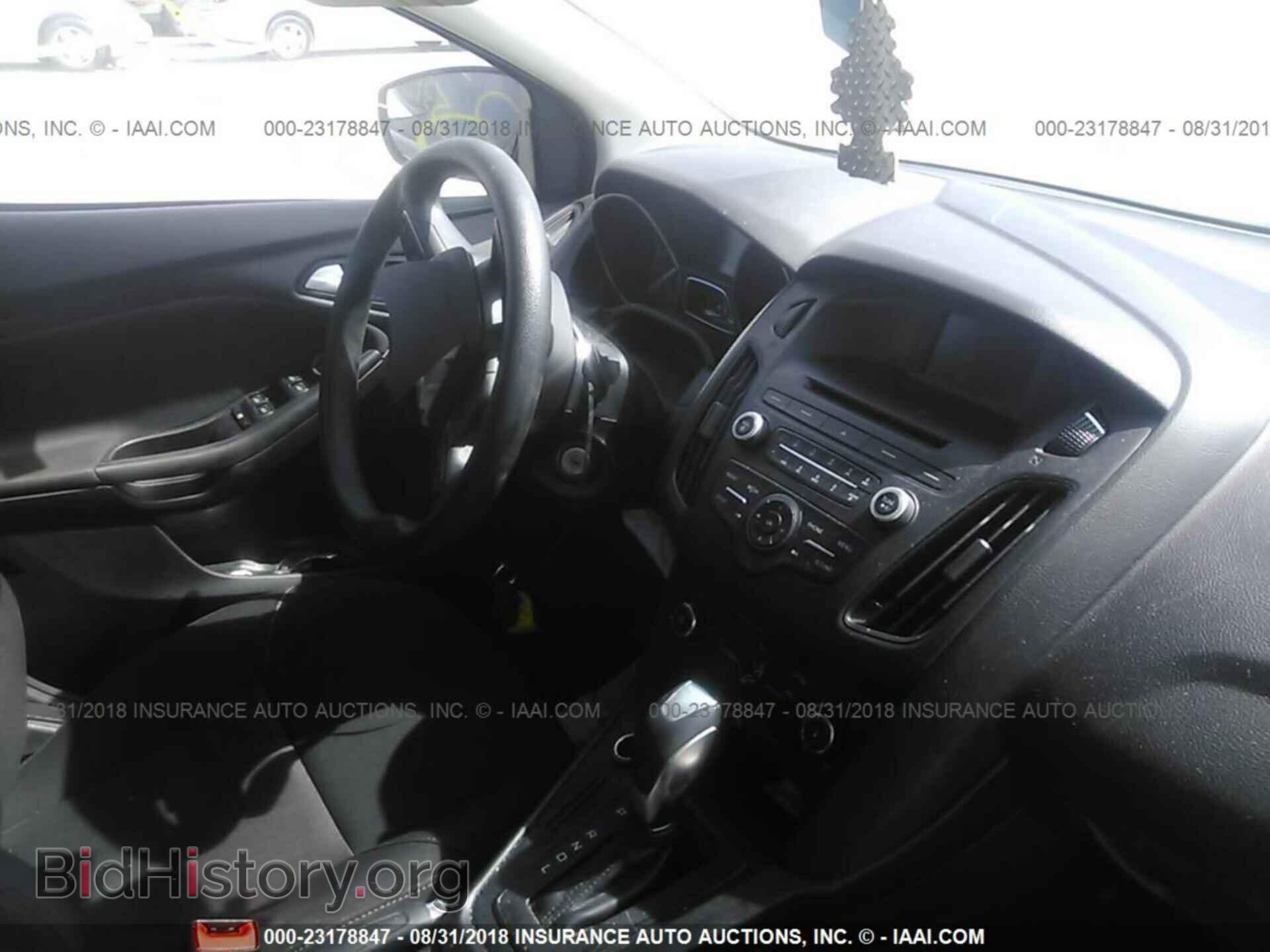 2016 Ford Focus - VIN: 1FADP3F20GL394461 - Photo 5