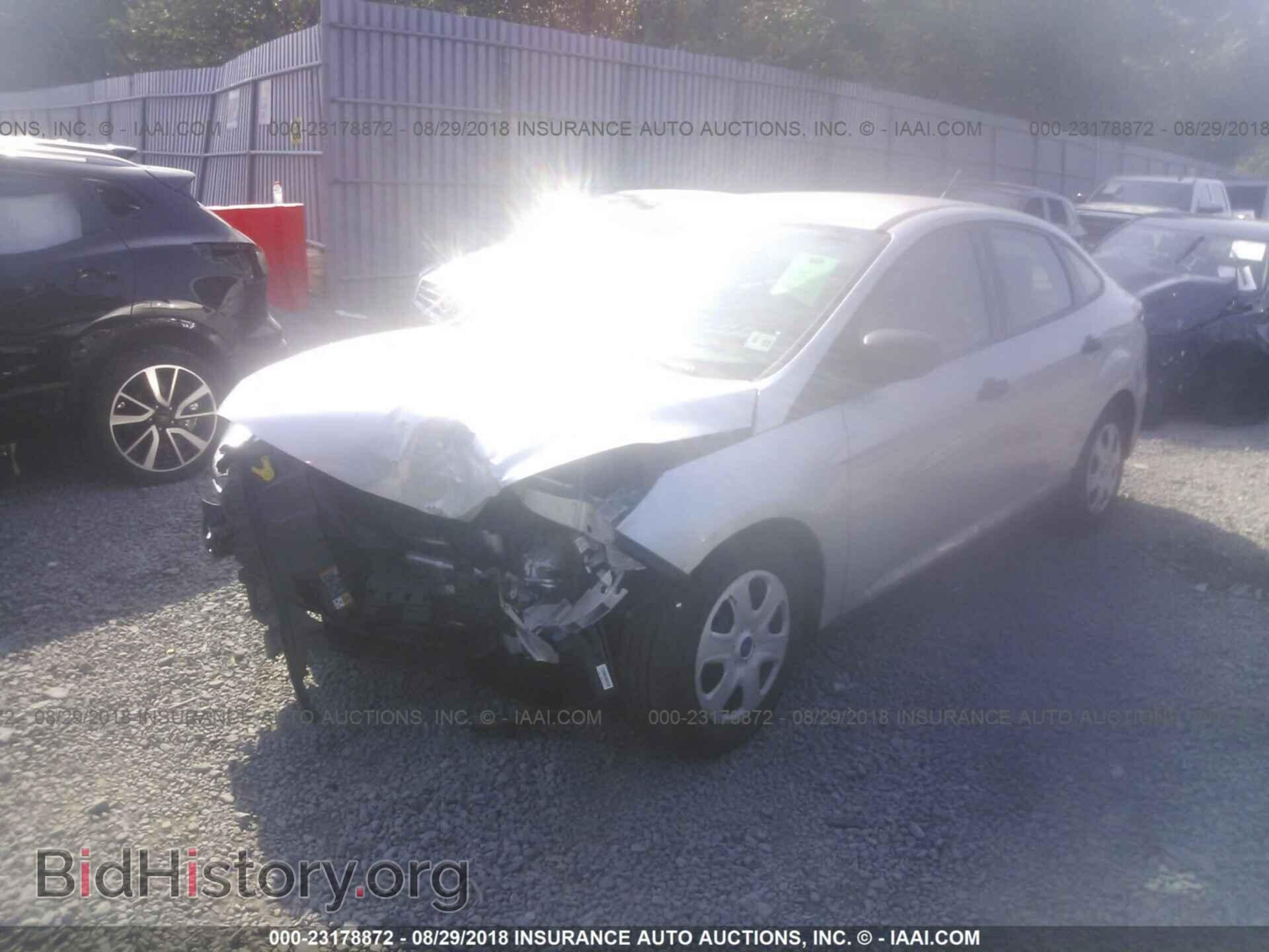 2017 Ford Focus - VIN: 1FADP3E24HL266016 - Photo 2