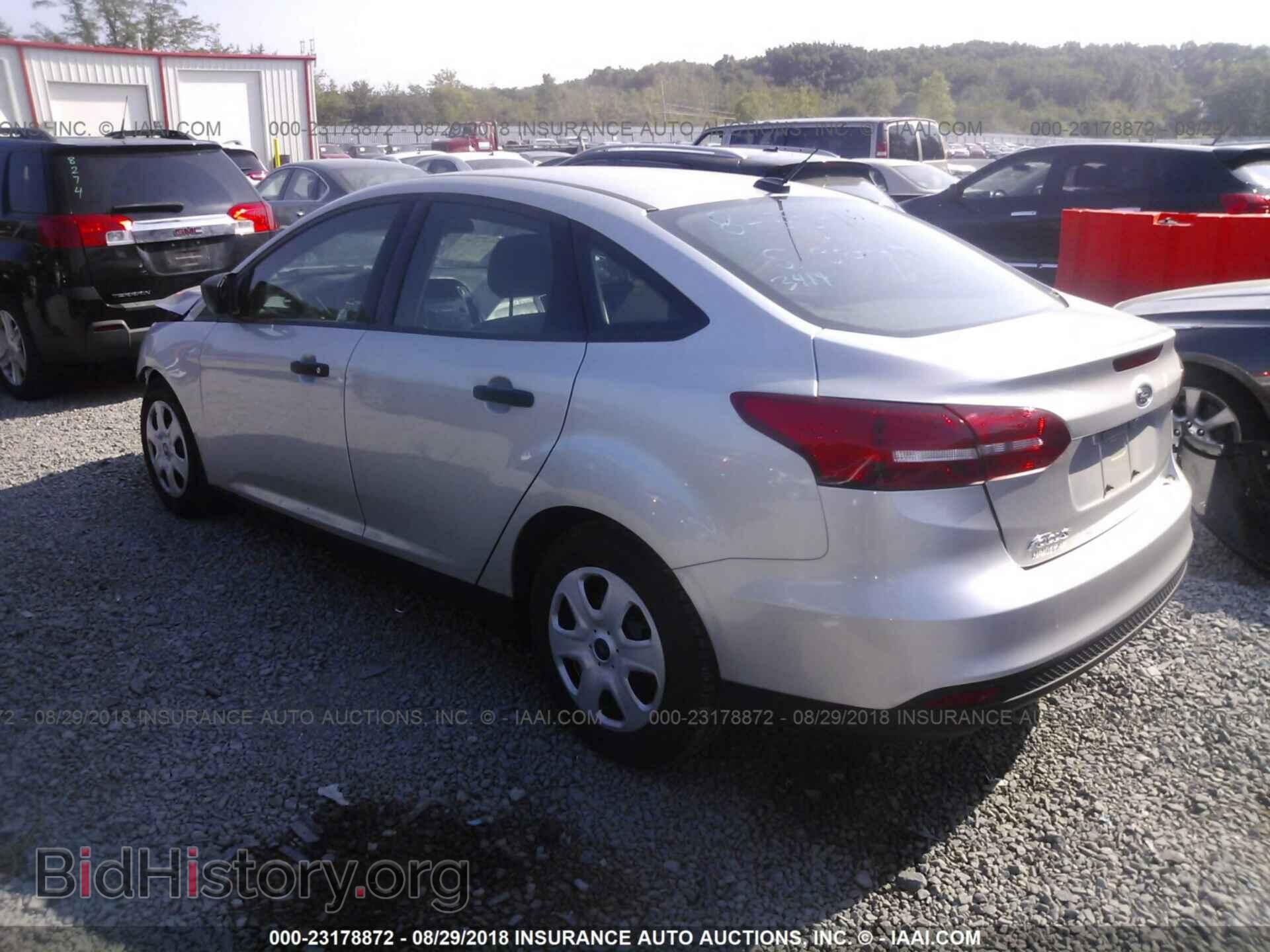 2017 Ford Focus - VIN: 1FADP3E24HL266016 - Photo 3