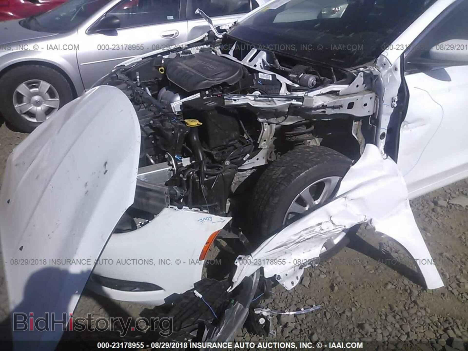 2016 Chrysler 200 - VIN: 1C3CCCAB6GN120182 - Фото 6