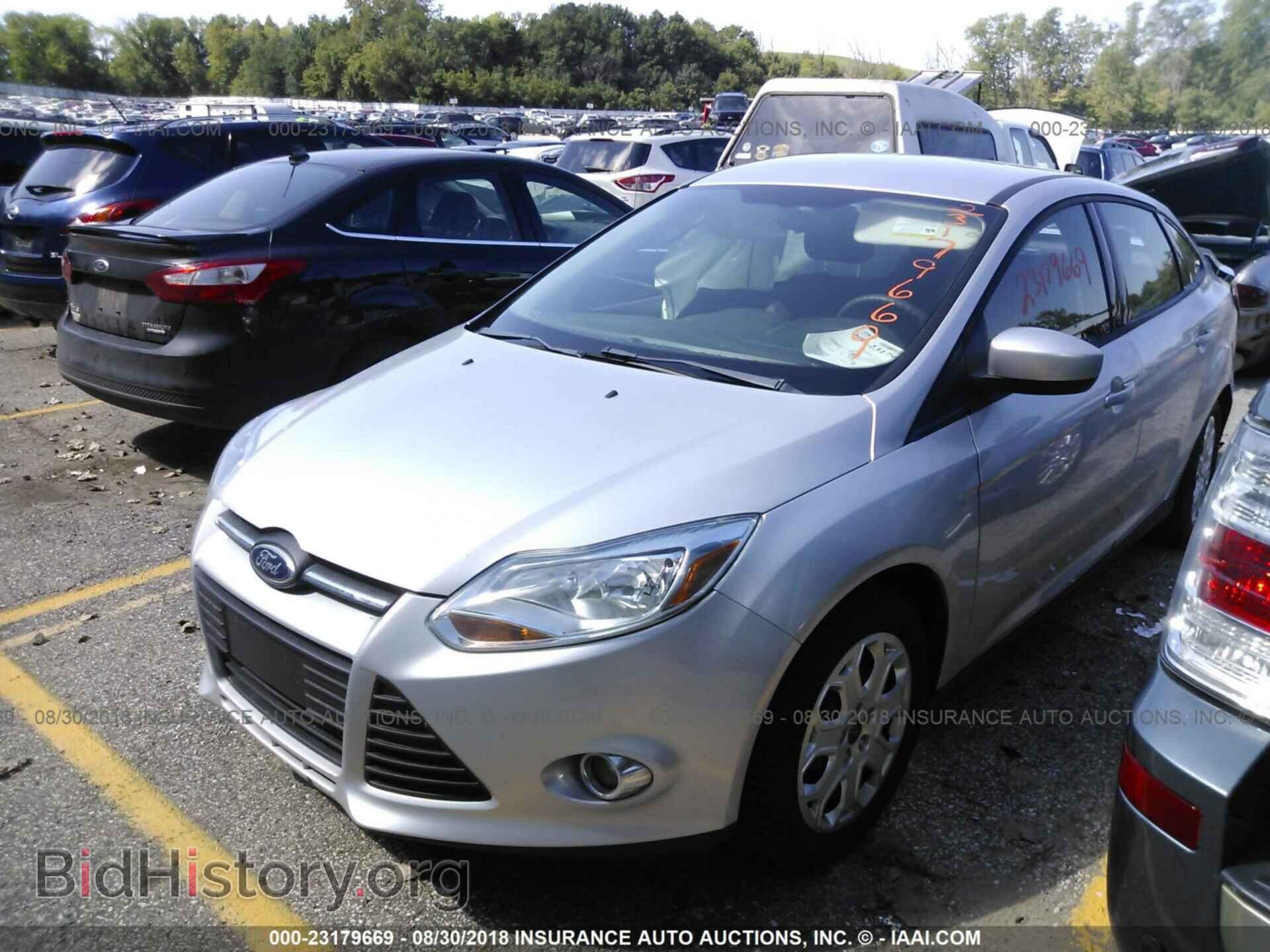 2012 Ford Focus - VIN: 1FAHP3F29CL387164 - Photo 2