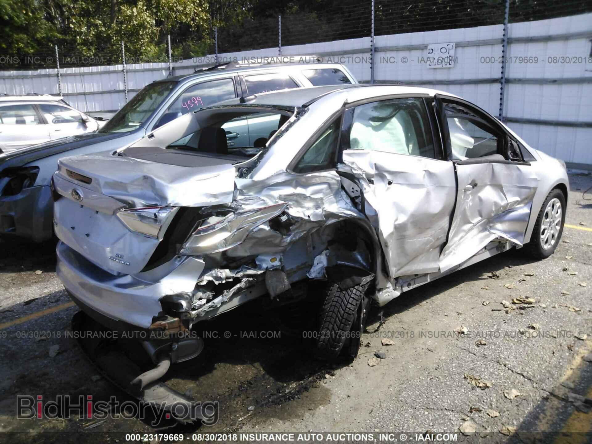 2012 Ford Focus - VIN: 1FAHP3F29CL387164 - Photo 4