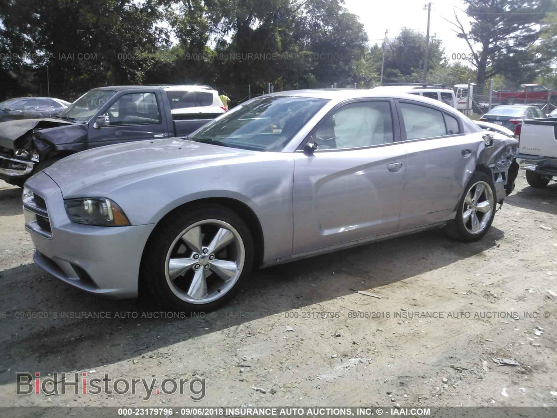 2013 Dodge Charger - VIN: 2C3CDXHG2DH730462 - Photo 2