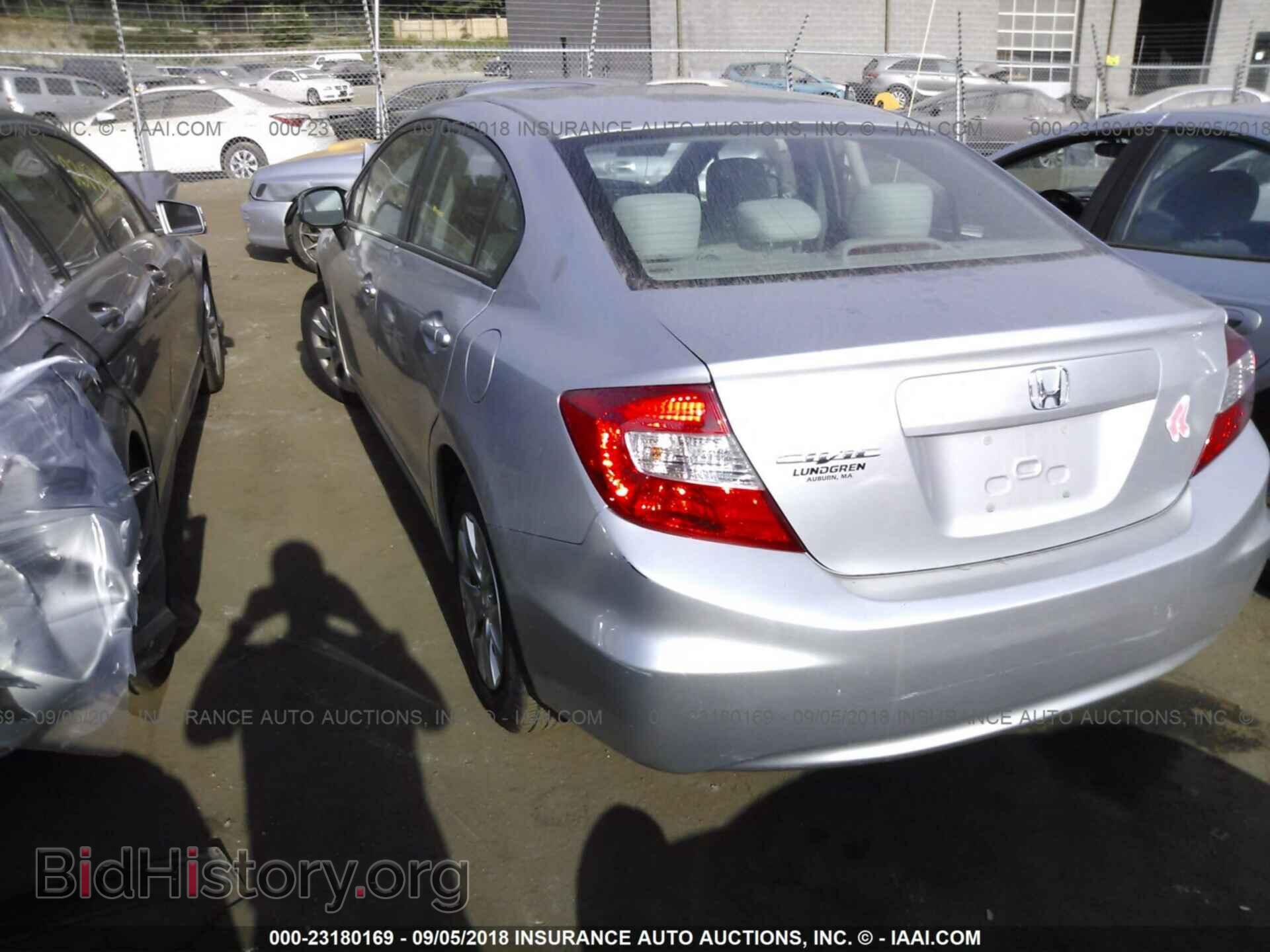 2012 Honda Civic - VIN: 2HGFB2F58CH588802 - Photo 3