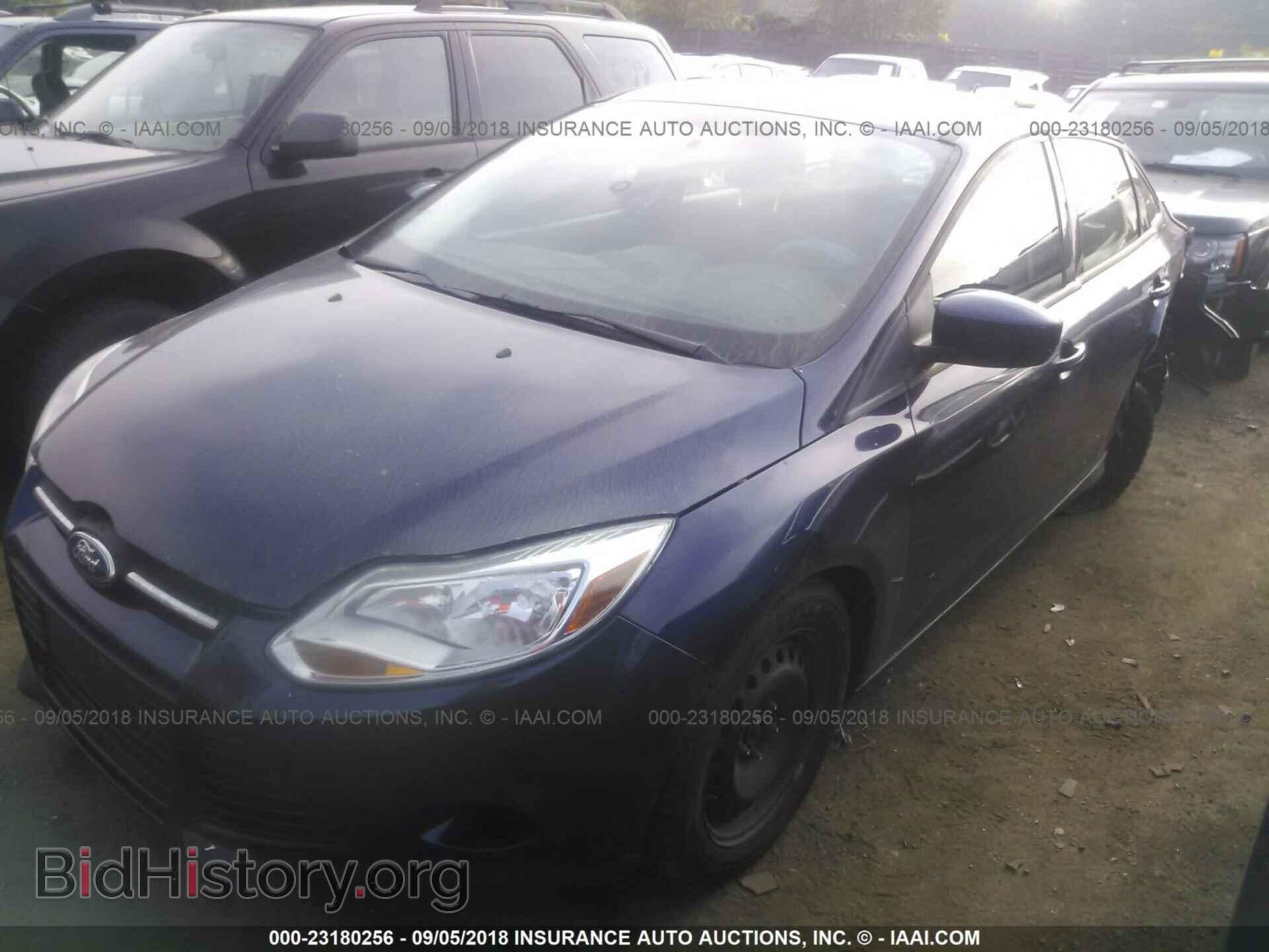2012 Ford Focus - VIN: 1FAHP3F24CL137816 - Фото 2