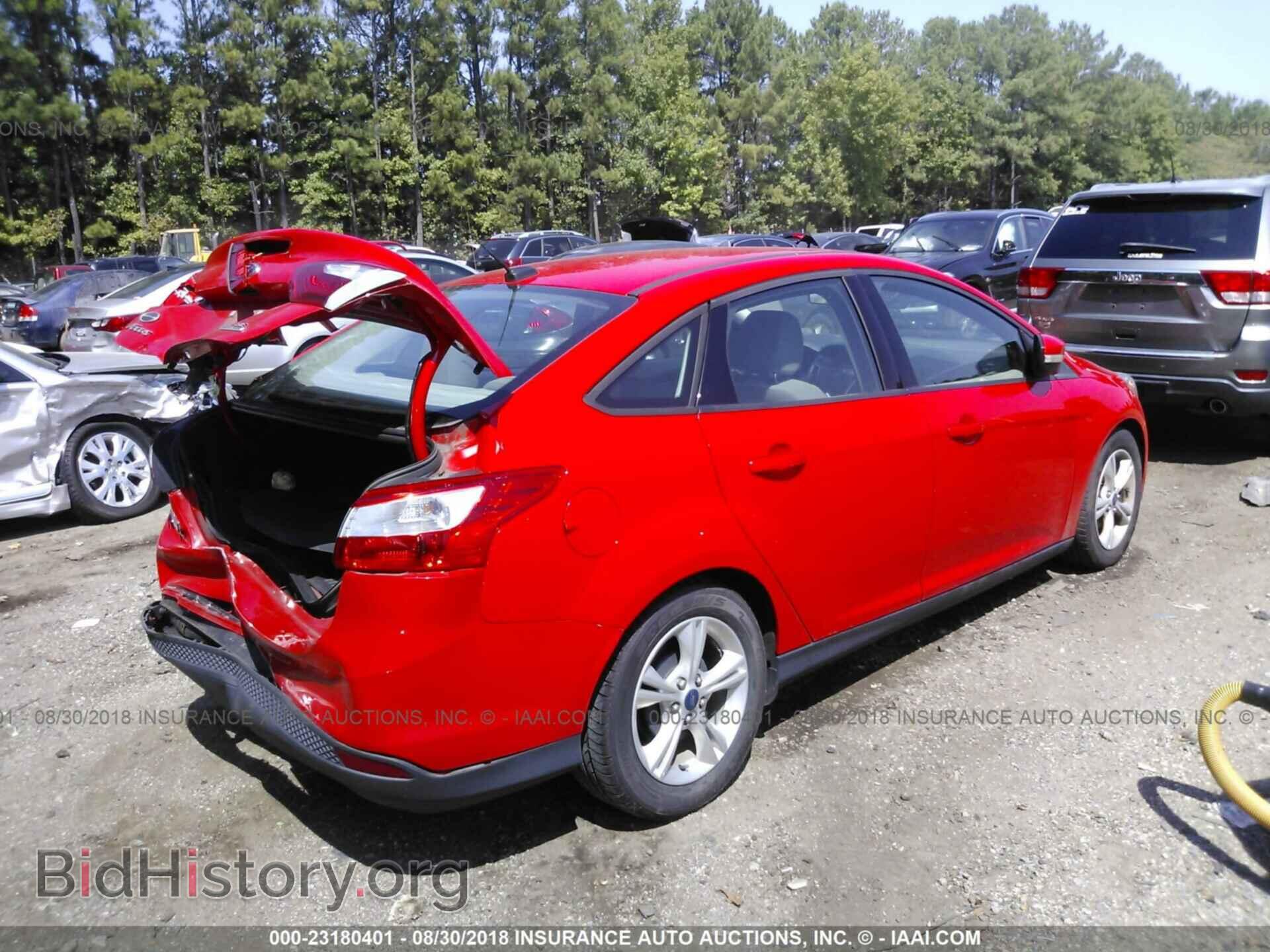2014 Ford Focus - VIN: 1FADP3F2XEL240708 - Photo 4