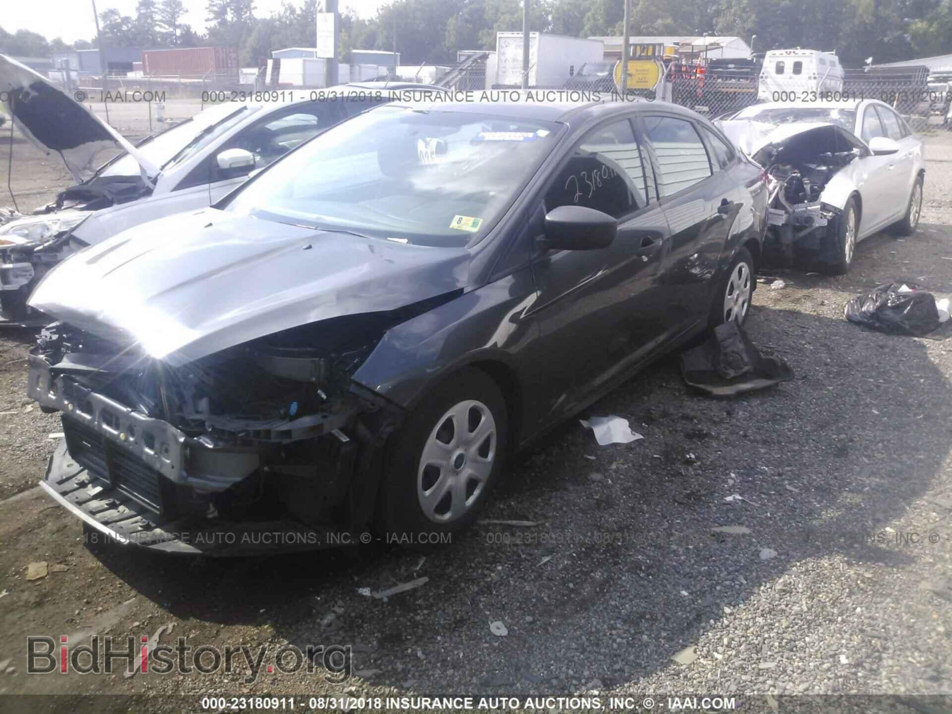 2016 Ford Focus - VIN: 1FADP3E26GL371607 - Photo 2
