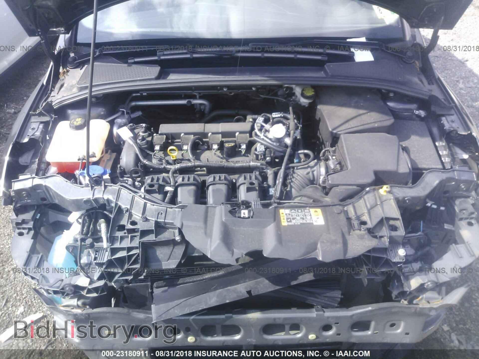 2016 Ford Focus - VIN: 1FADP3E26GL371607 - Photo 10