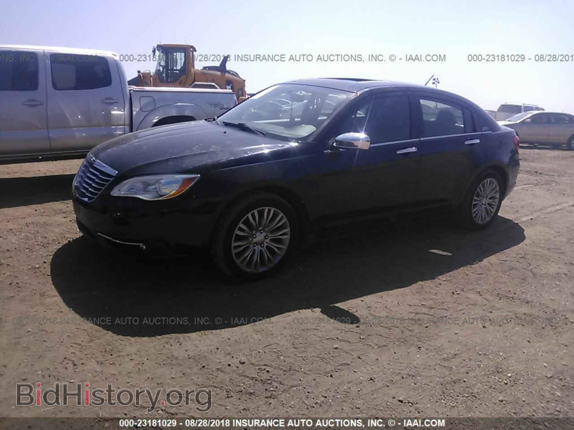 2013 Chrysler 200 - VIN: 1C3CCBCG6DN570915 - Фото 2