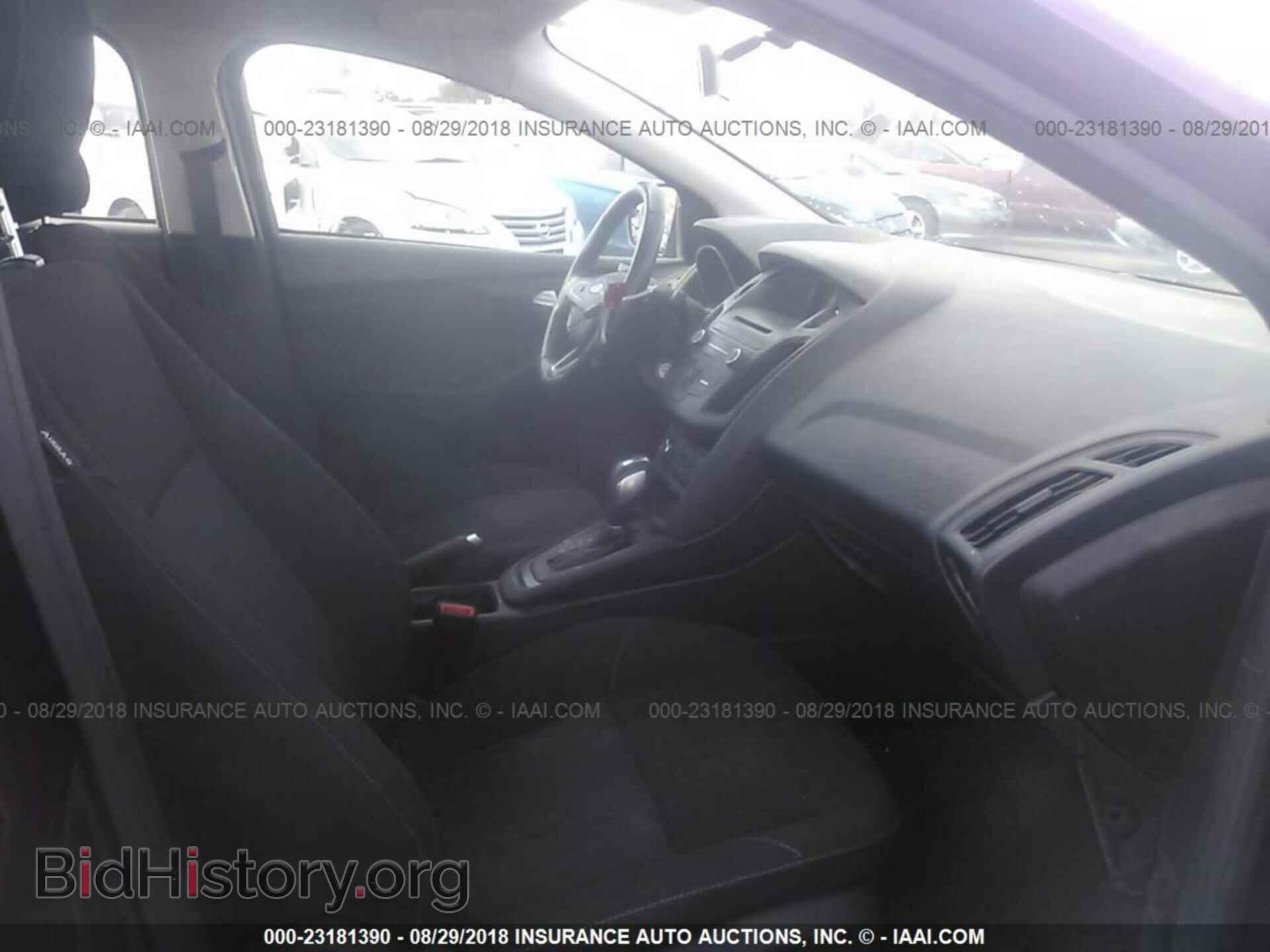 2016 Ford Focus - VIN: 1FADP3F21GL254919 - Photo 5