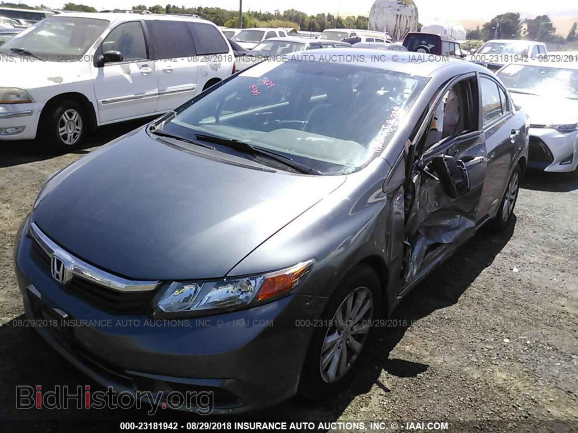 2012 Honda Civic - VIN: 2HGFB2F87CH528066 - Photo 2