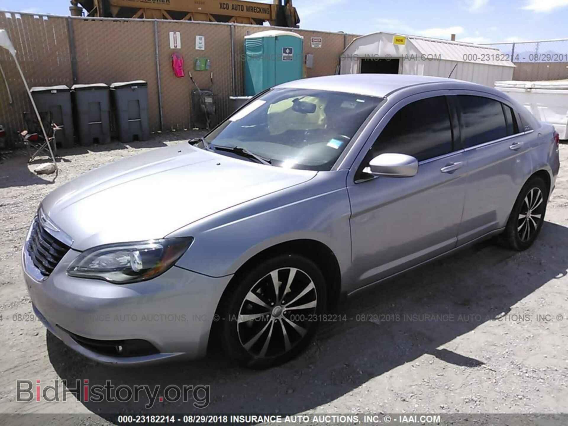 2013 Chrysler 200 - VIN: 1C3CCBBG7DN737011 - Photo 2