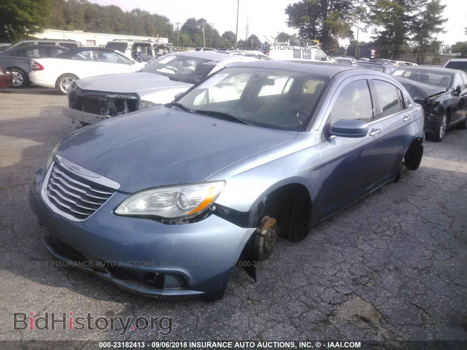 2011 Chrysler 200 - VIN: 1C3BC1FB6BN606539 - Photo 2