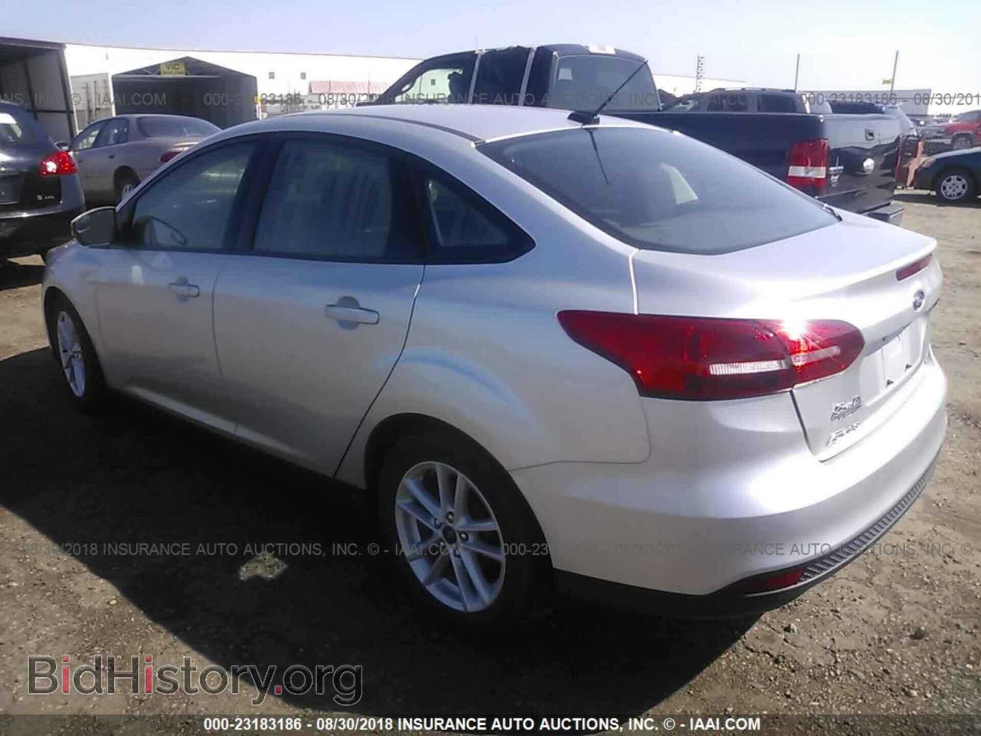 2017 Ford Focus - VIN: 1FADP3F21HL284648 - Photo 3