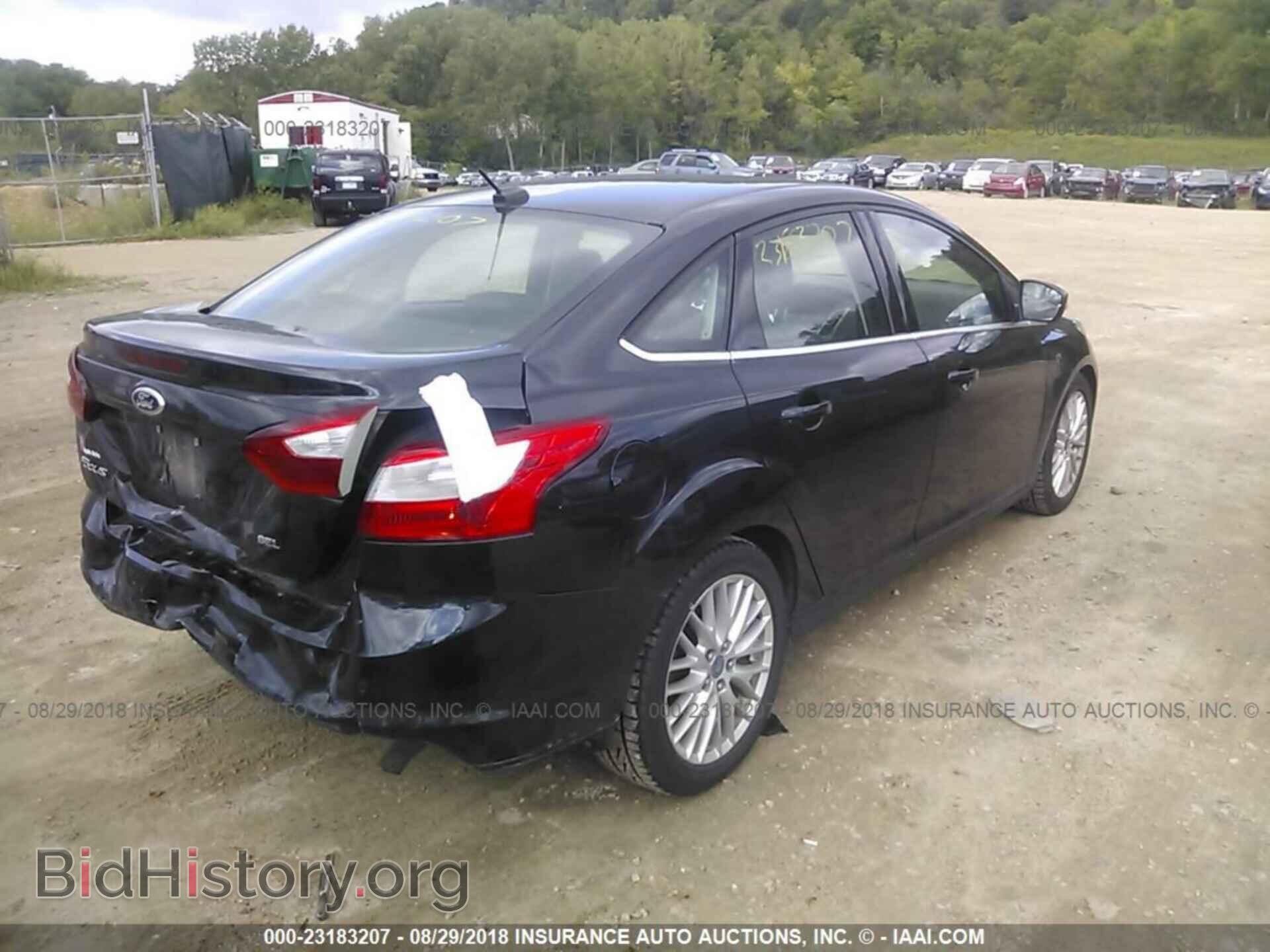 2012 Ford Focus - VIN: 1FAHP3H28CL362382 - Photo 4