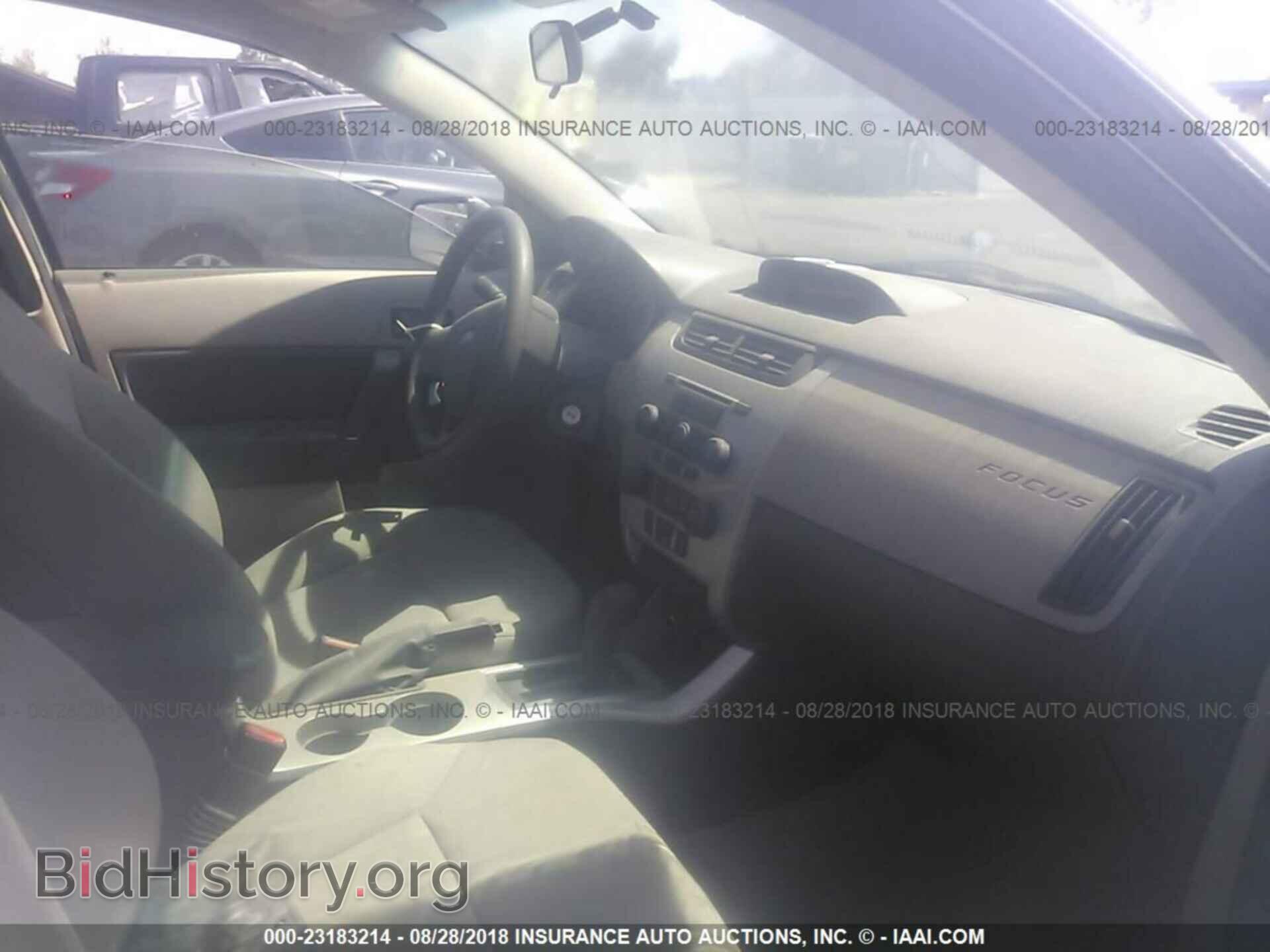 2011 Ford Focus - VIN: 1FAHP3EN8BW184114 - Photo 5