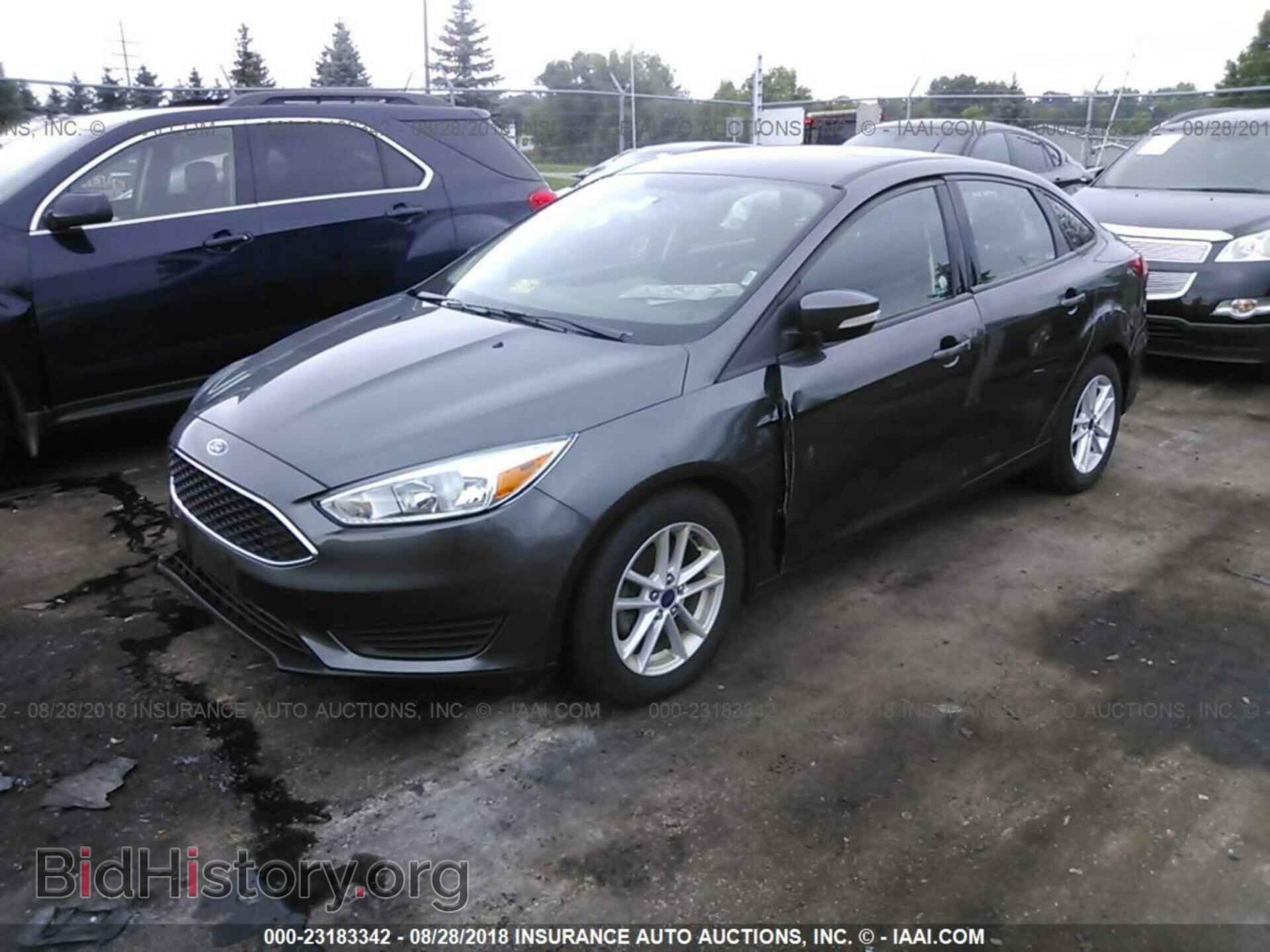 2017 Ford Focus - VIN: 1FADP3F28HL267457 - Photo 2