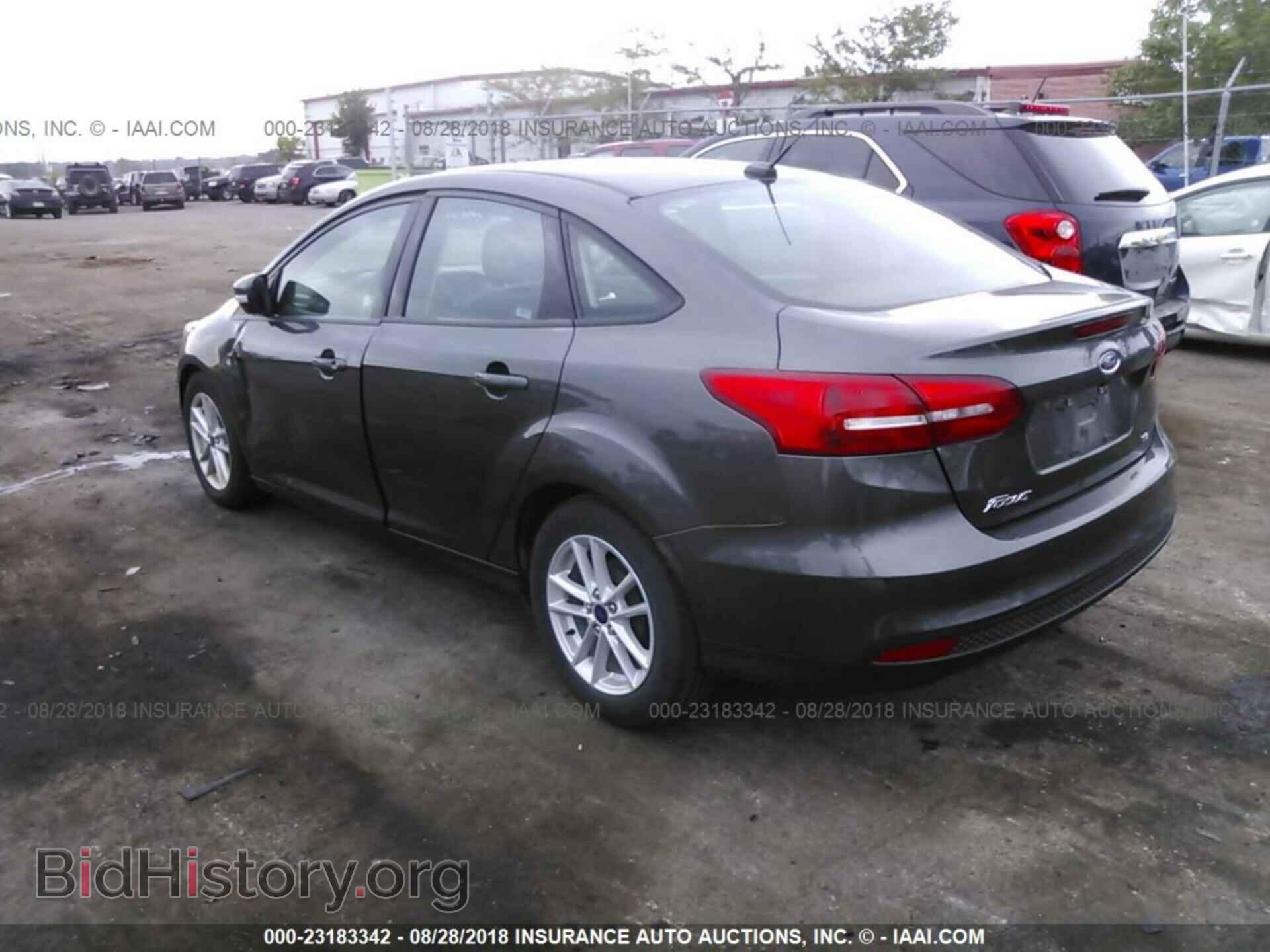 2017 Ford Focus - VIN: 1FADP3F28HL267457 - Photo 3