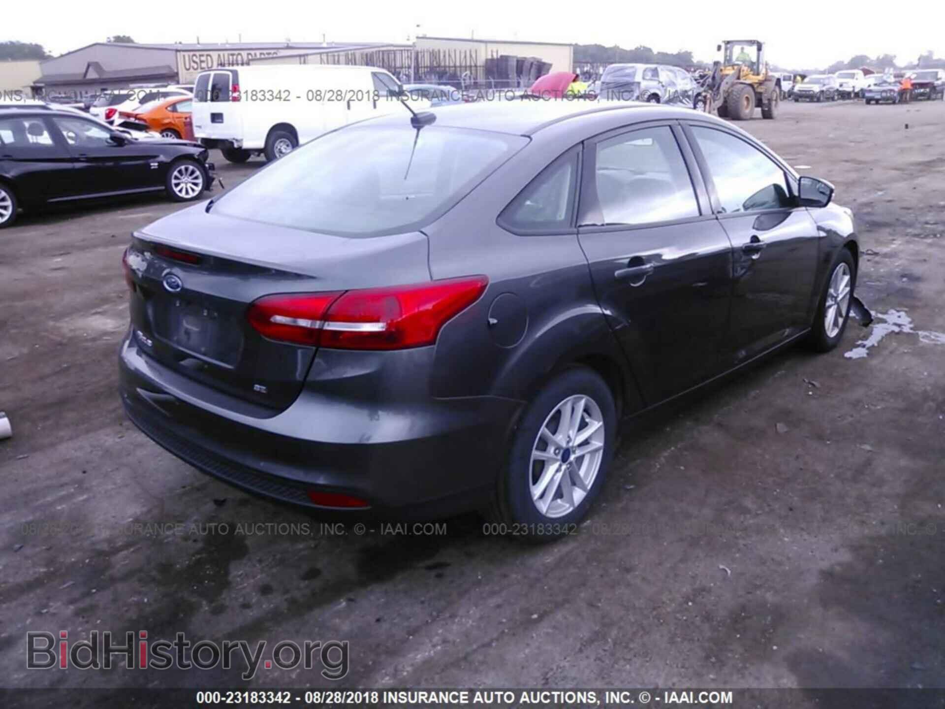 2017 Ford Focus - VIN: 1FADP3F28HL267457 - Photo 4