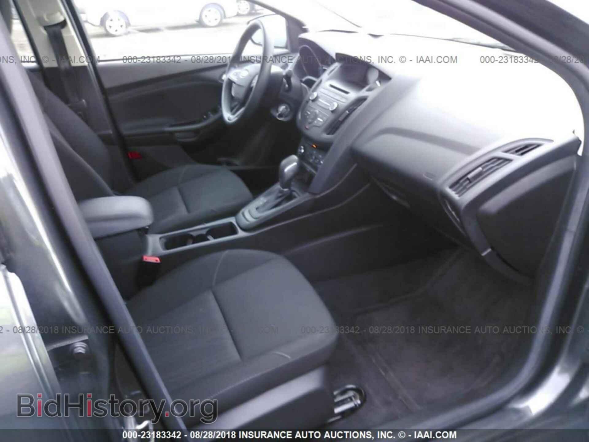 2017 Ford Focus - VIN: 1FADP3F28HL267457 - Photo 5