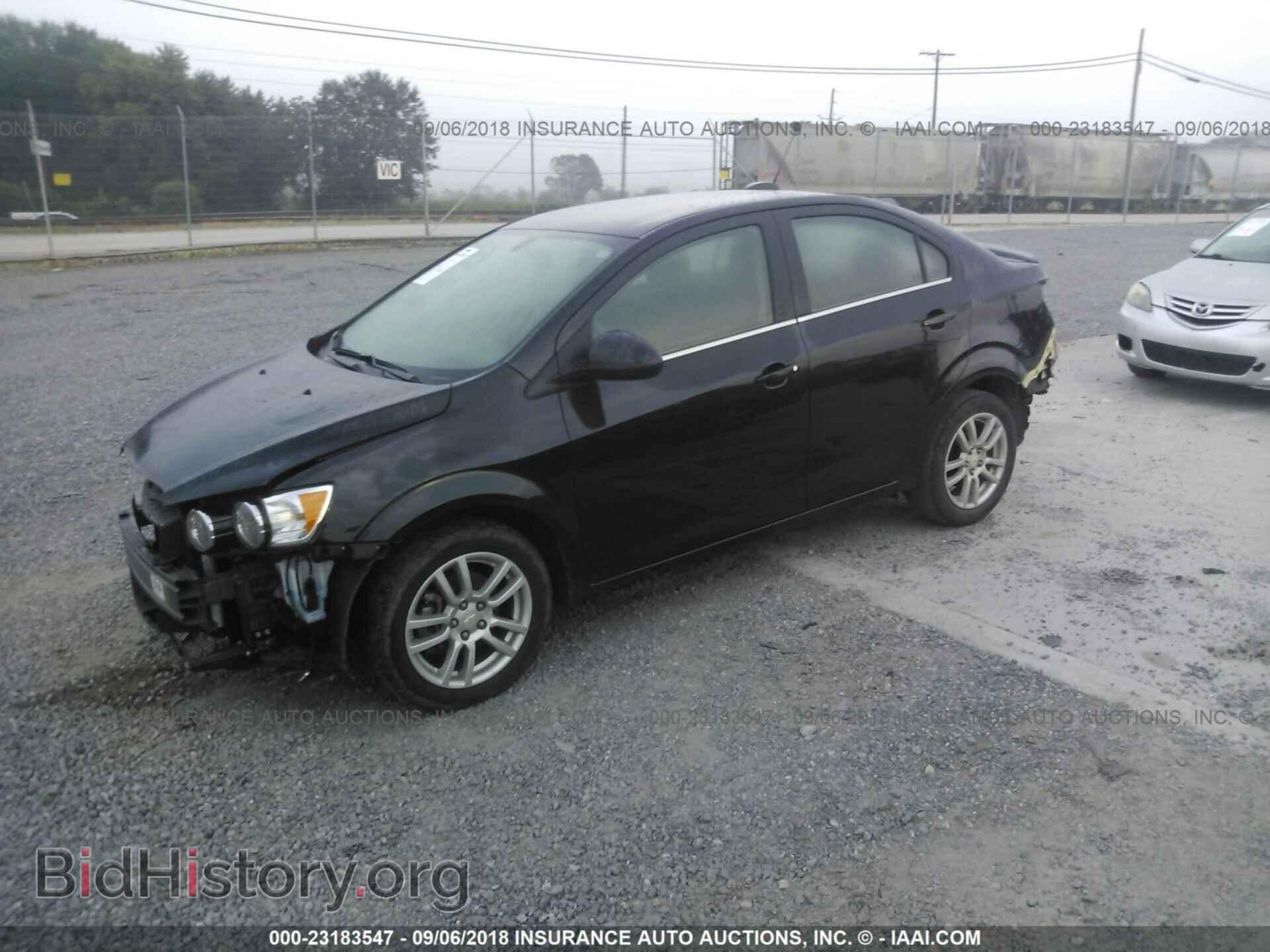 2015 Chevrolet Sonic - VIN: 1G1JD5SH1F4209167 - Фото 2