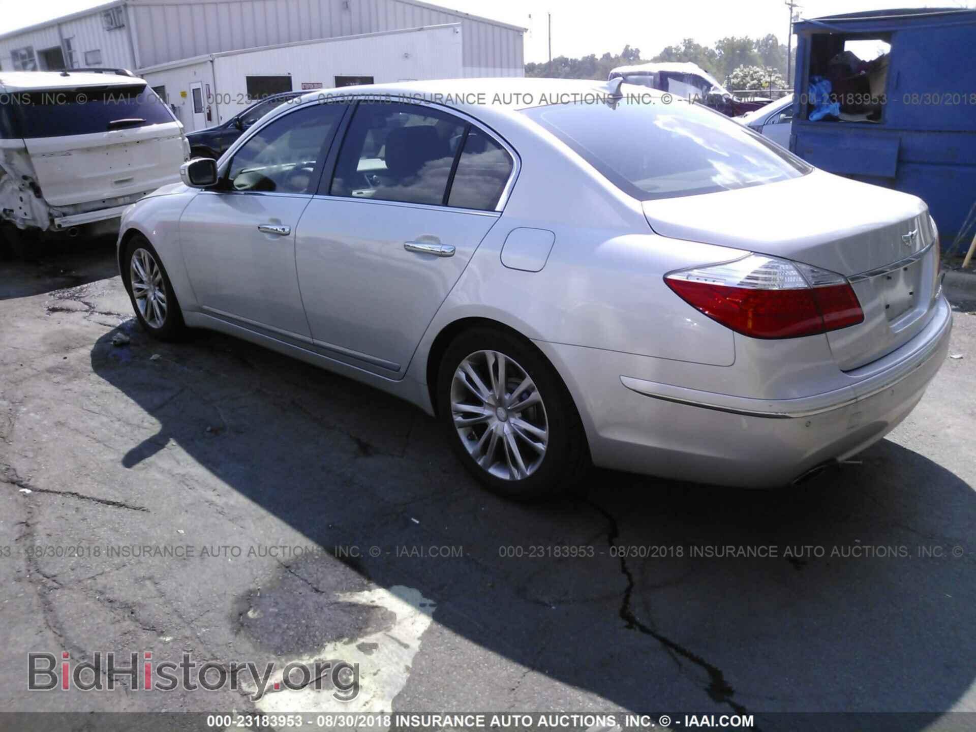 2011 Hyundai Genesis - VIN: KMHGC4DF5BU140628 - Фото 3