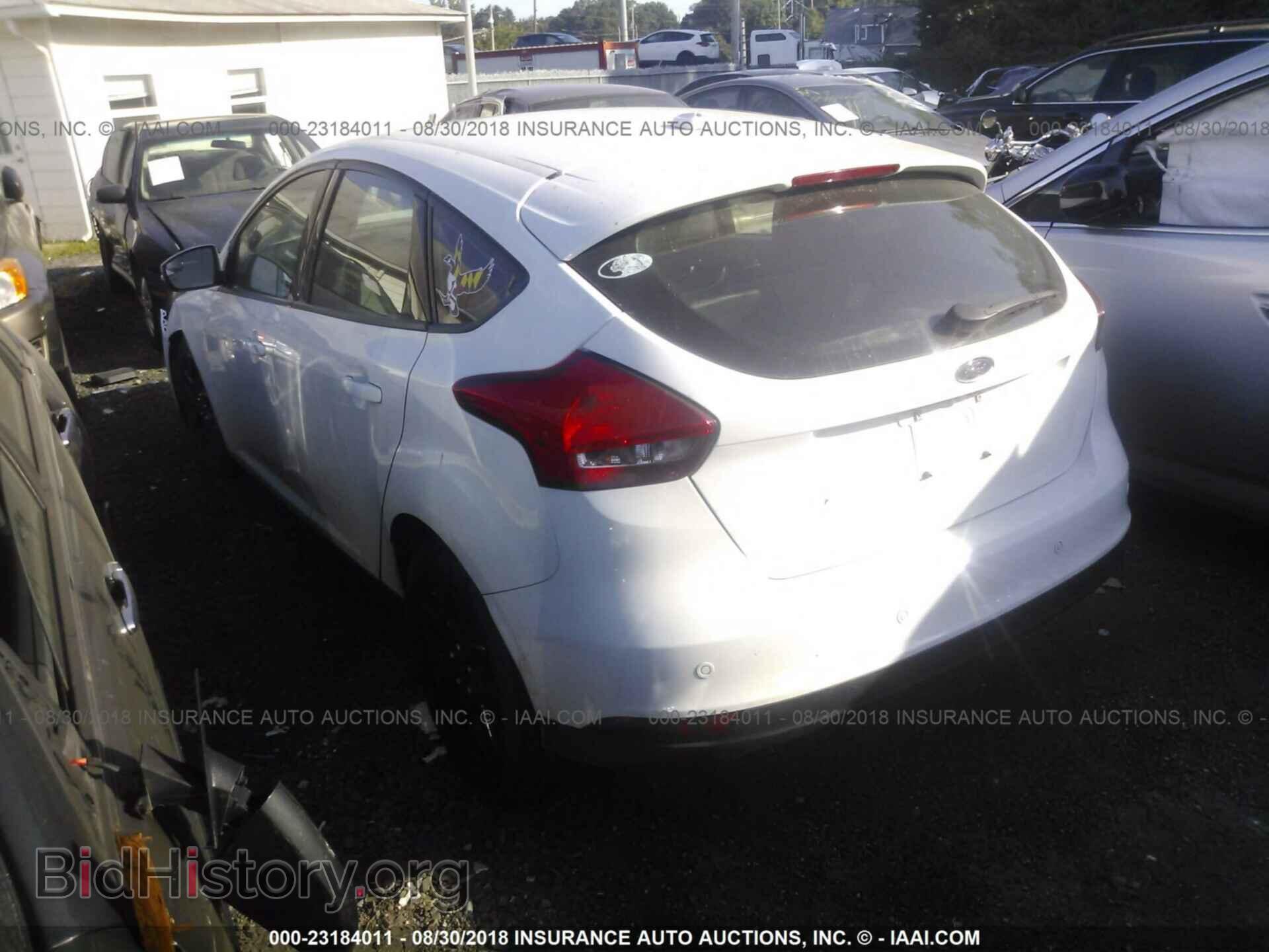 2016 Ford Focus - VIN: 1FADP3K23GL266558 - Photo 3
