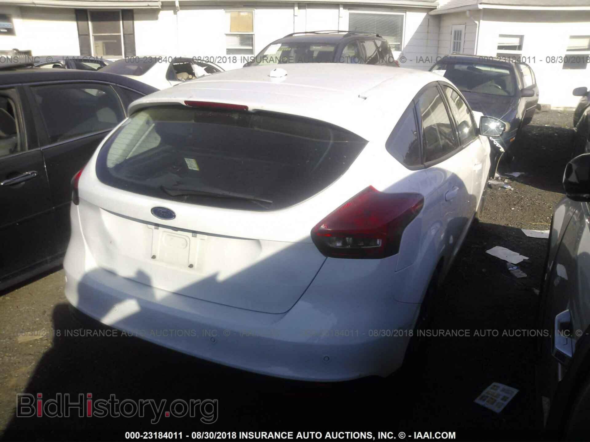 2016 Ford Focus - VIN: 1FADP3K23GL266558 - Photo 4