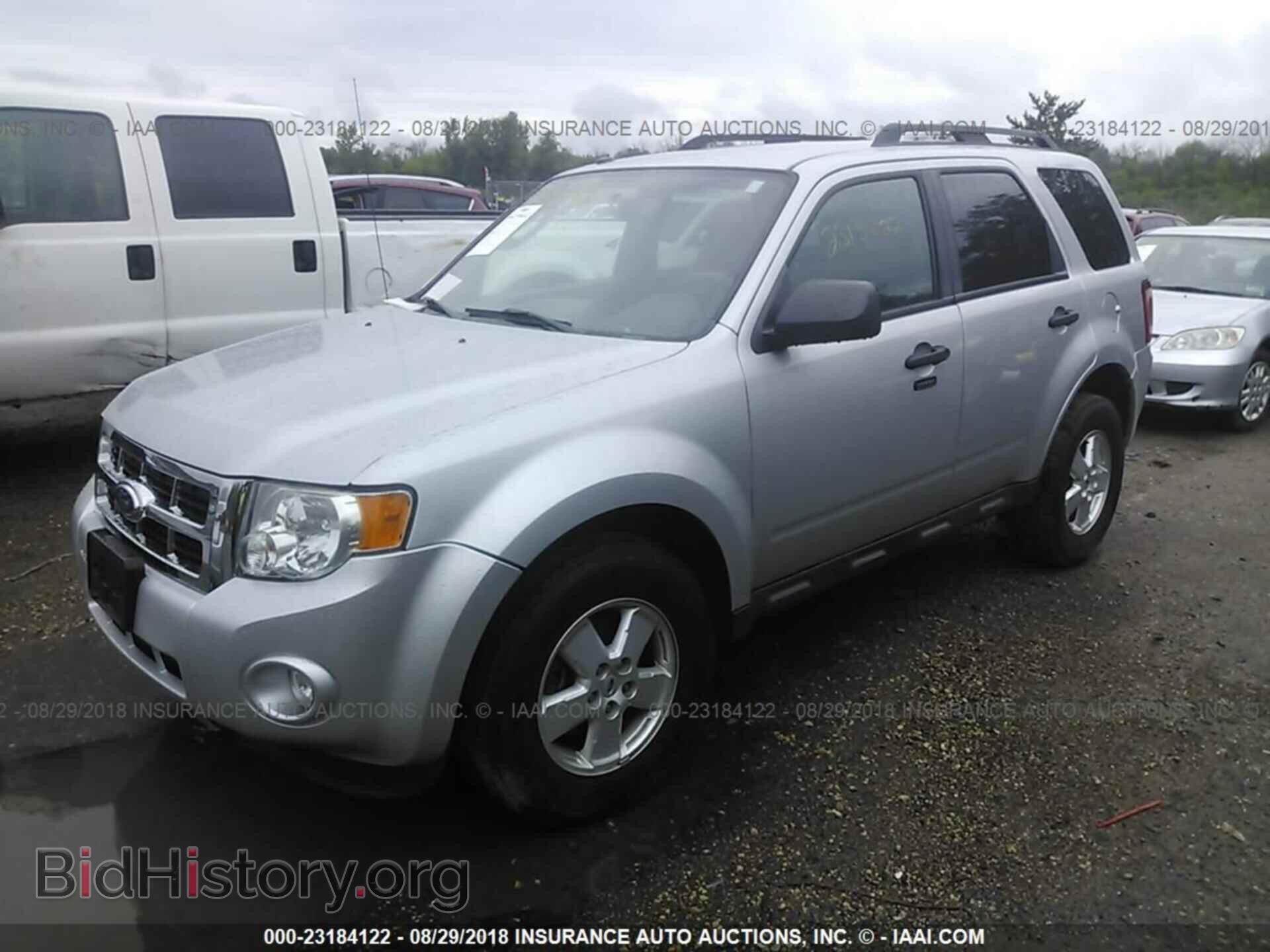 2011 Ford Escape - VIN: 1FMCU0D70BKB35006 - Photo 2