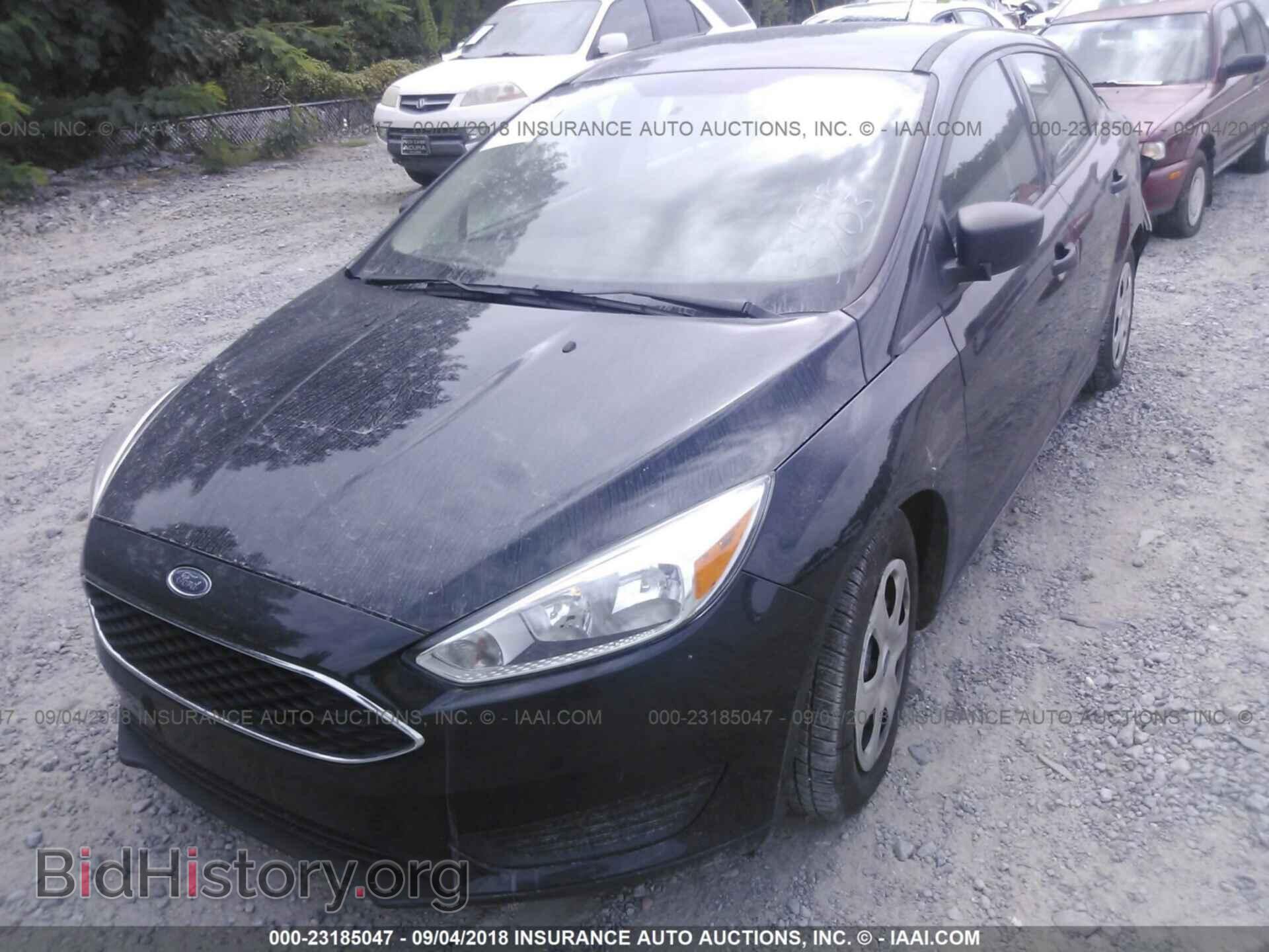 2016 Ford Focus - VIN: 1FADP3E24GL323703 - Photo 2