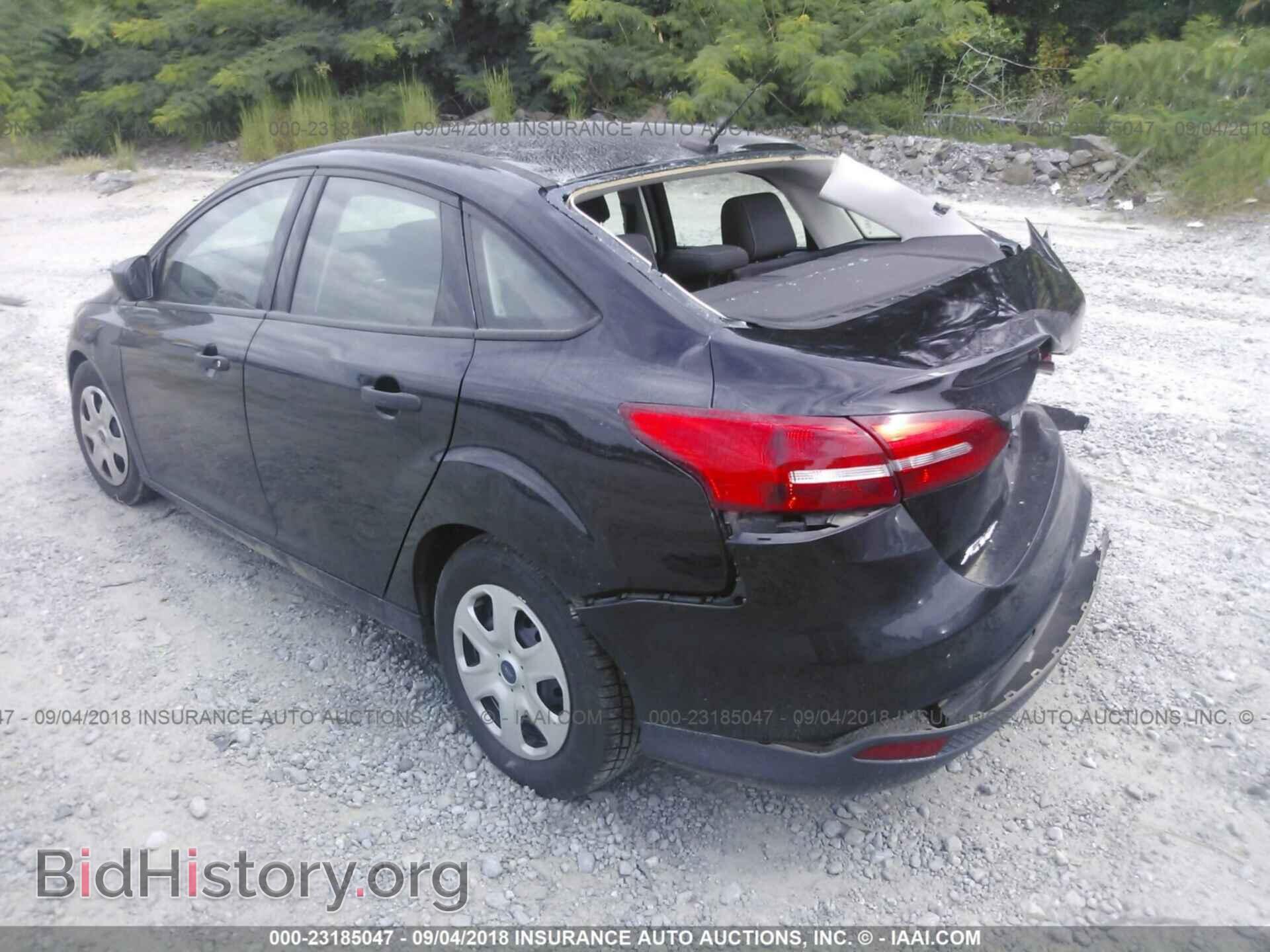 2016 Ford Focus - VIN: 1FADP3E24GL323703 - Photo 3