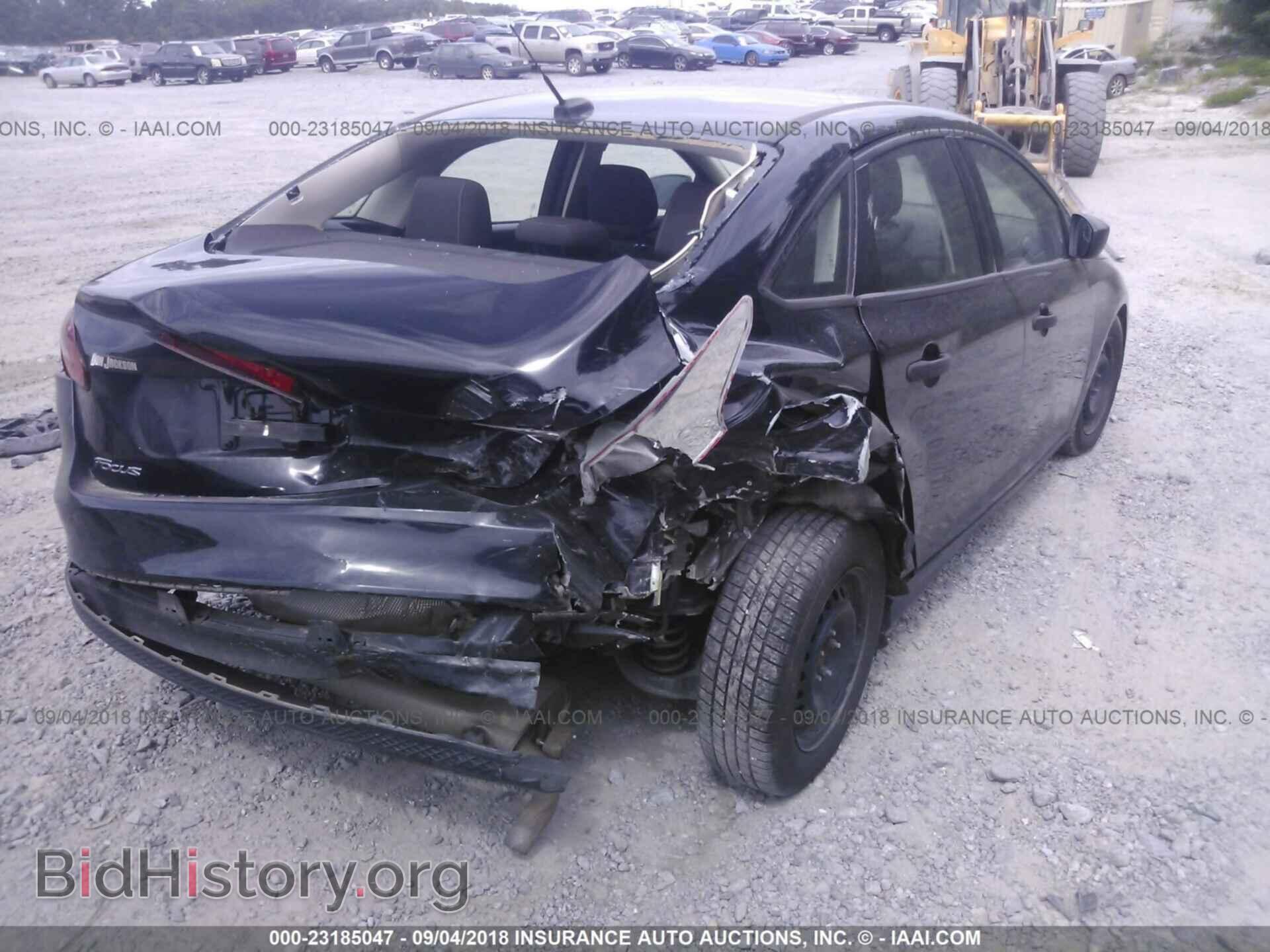 2016 Ford Focus - VIN: 1FADP3E24GL323703 - Photo 4