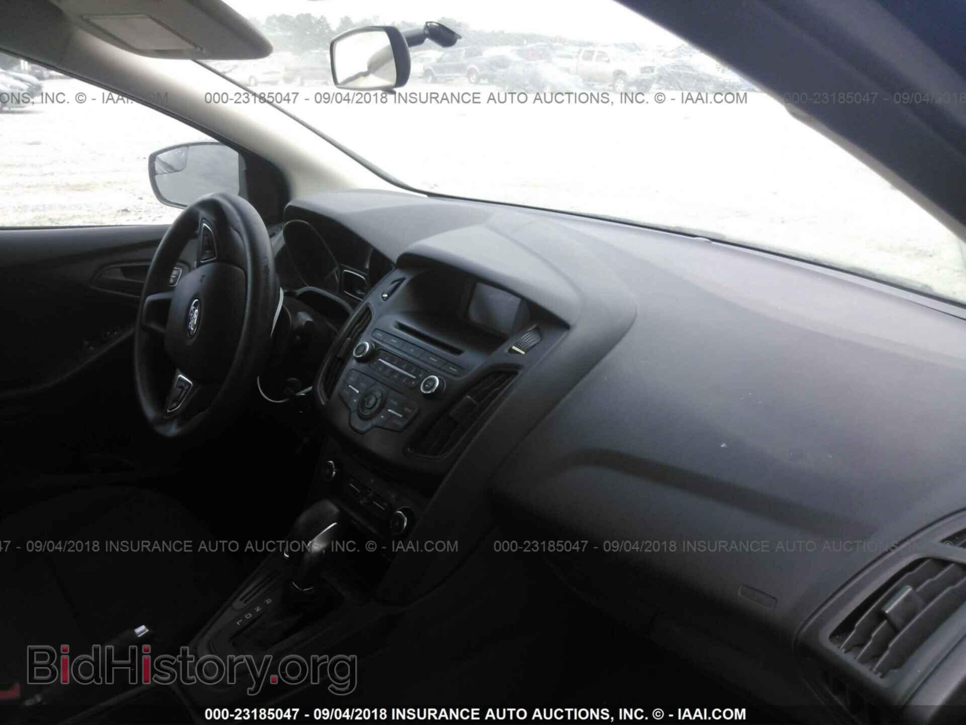 2016 Ford Focus - VIN: 1FADP3E24GL323703 - Photo 5