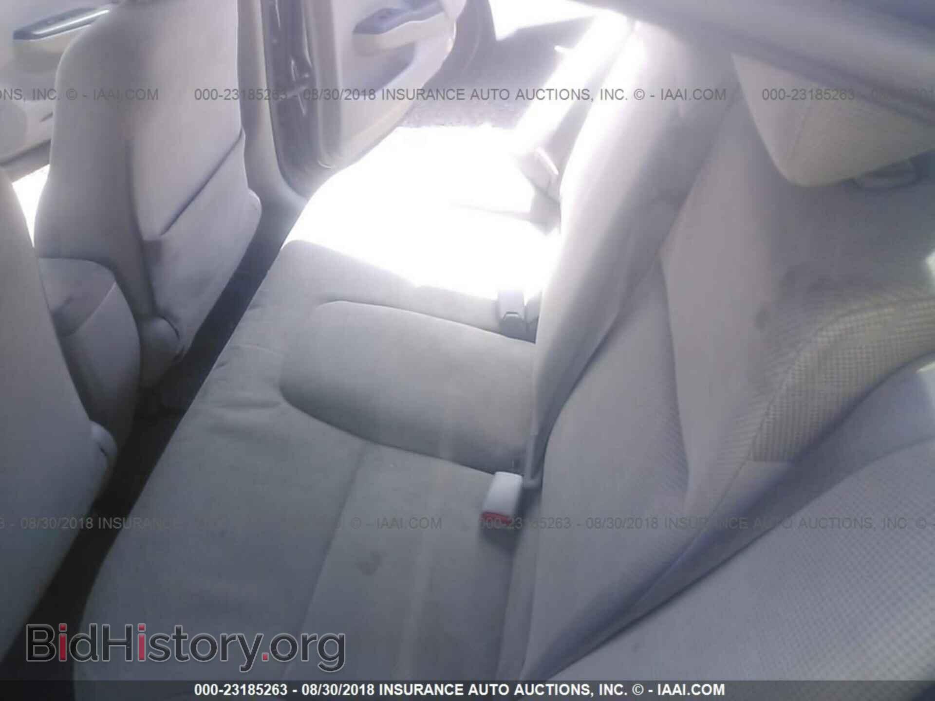 2012 Honda Civic - VIN: 2HGFB2F52CH304094 - Photo 8