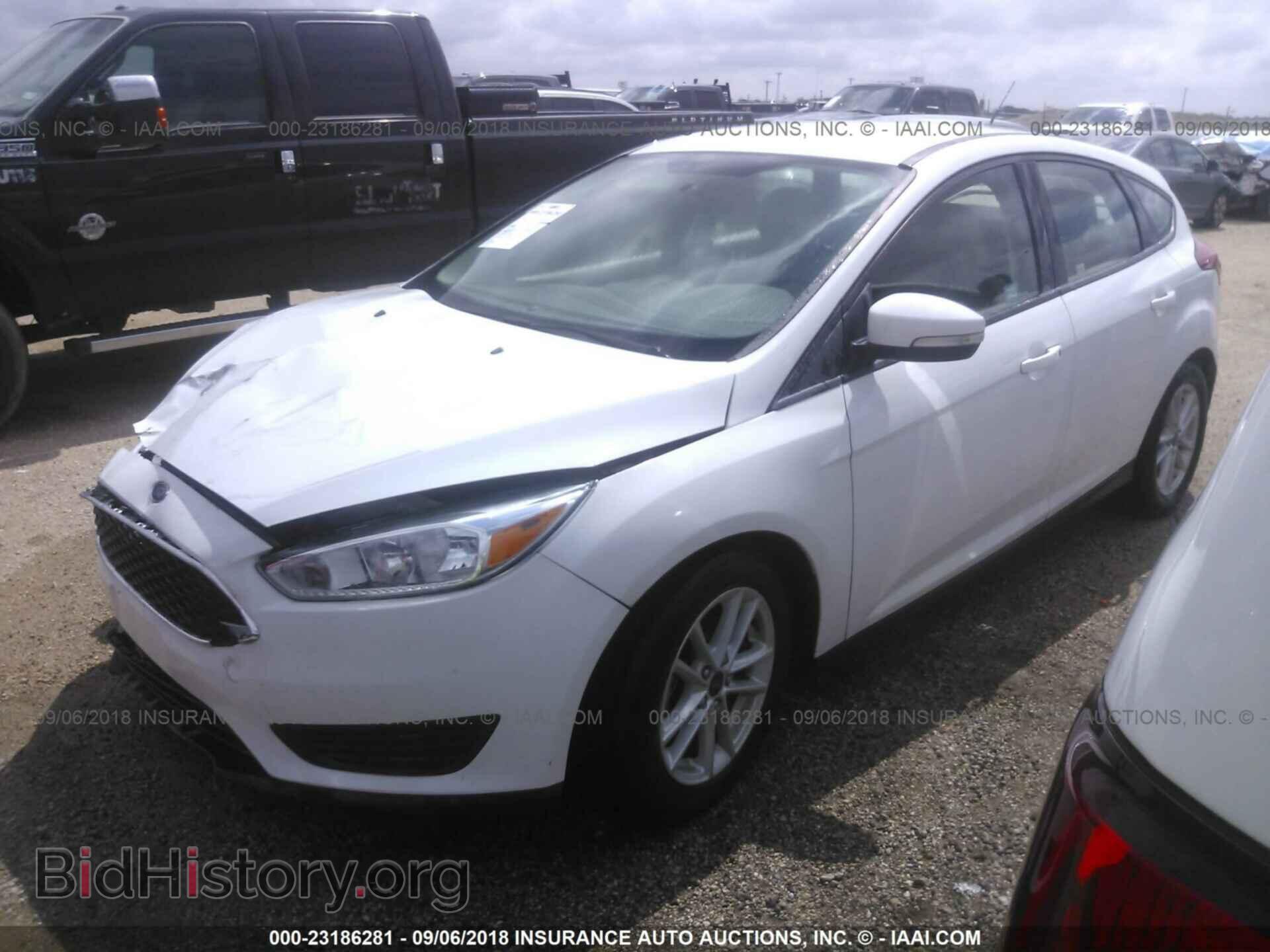 2017 Ford Focus - VIN: 1FADP3K20HL246995 - Фото 2