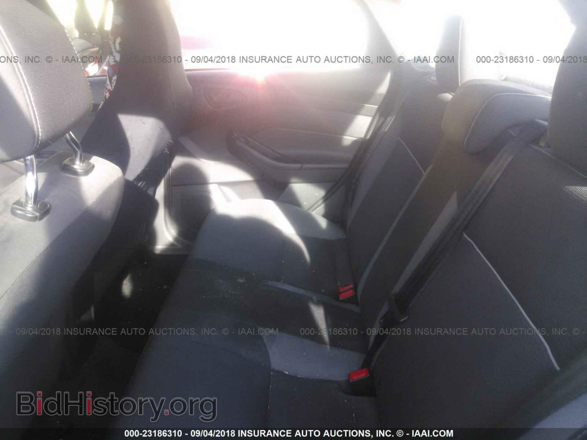 2012 Ford Focus - VIN: 1FAHP3F27CL317677 - Photo 8